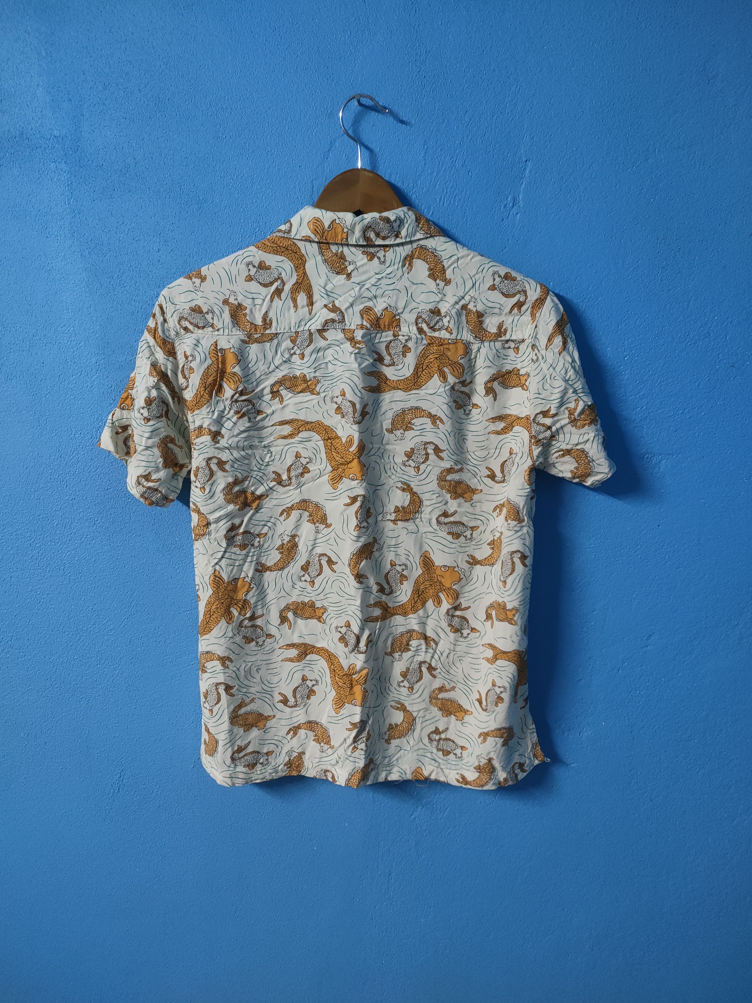 Vintage vintage rayon hawaiian koi fullprint button up shirt Size US M / EU 48-50 / 2 - 2 Thumbnail