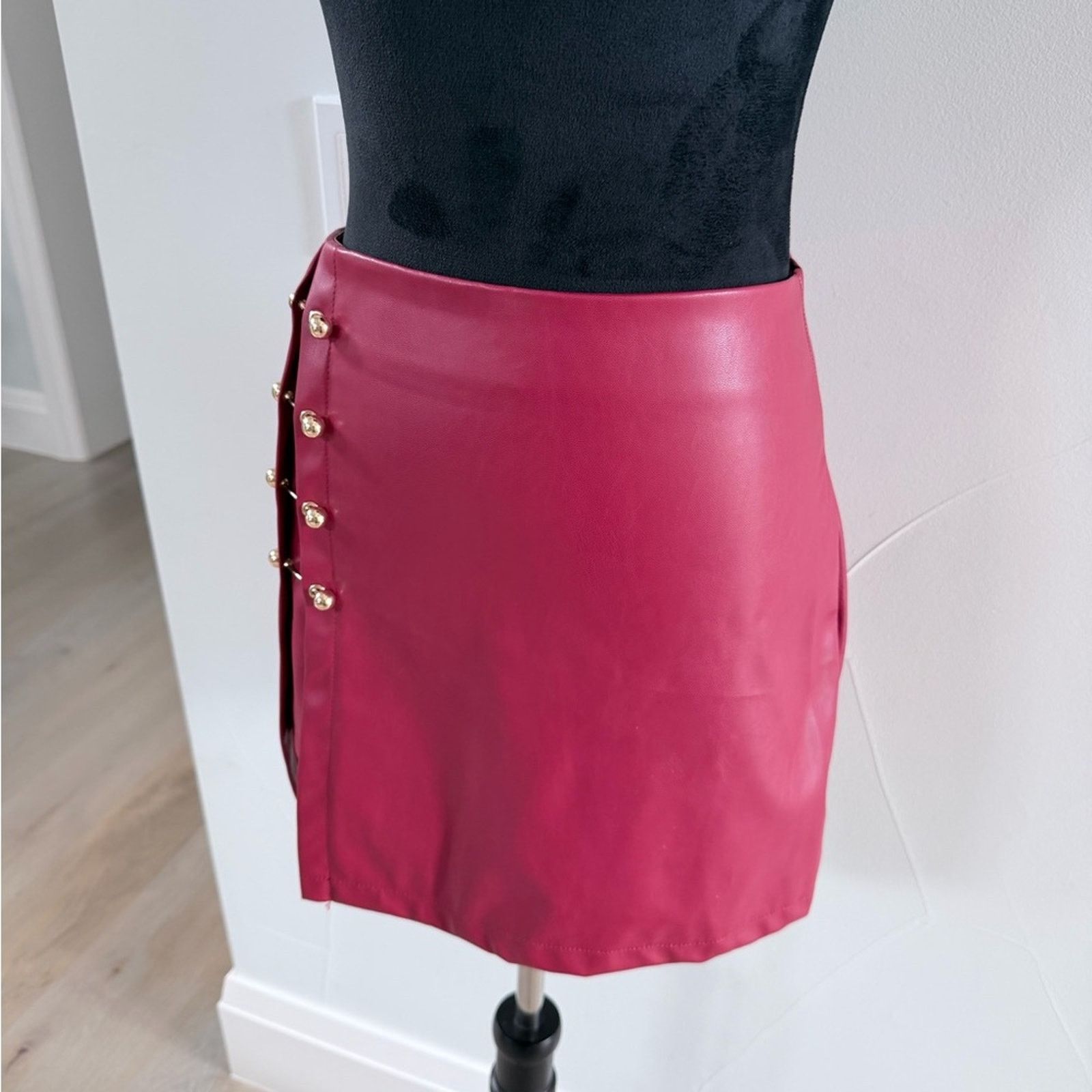 Other New Y2K Elegant Red Women's Faux Leather Skirt size S Size 27" / US 4 / IT 40 - 10 Thumbnail