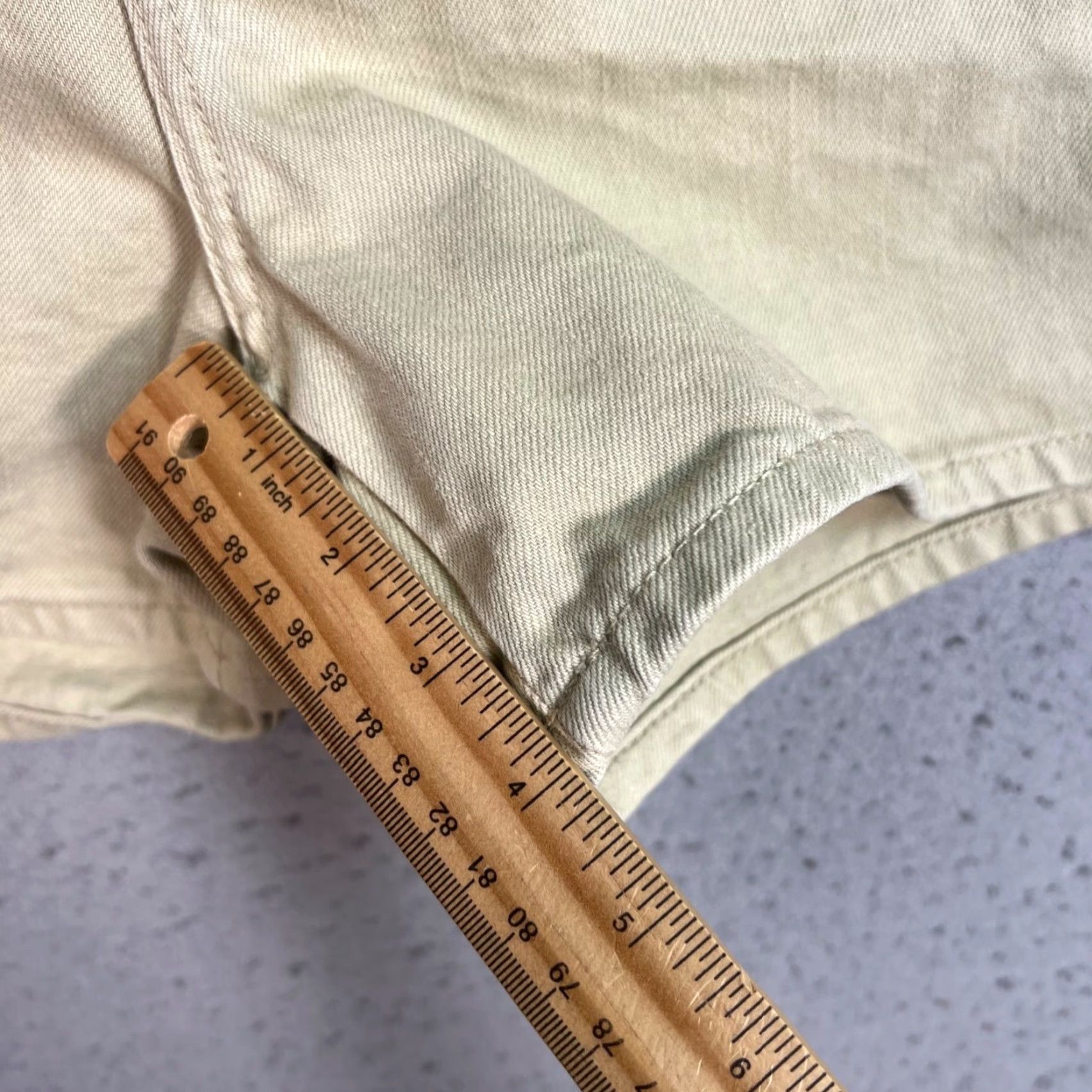 Uniqlo VINTAGE Uniqlo U Womens Khaki High-Waisted Denim Shorts 28 in Waist Denim Cotton Flat Front 4 in Inseam Khaki Womens 28 in Waist City/Brand Info Size 28" / US 6 / IT 42 - 7 Thumbnail