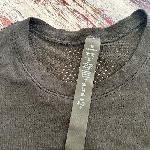 Lululemon Lululemon Women’s Black Long-Sleeve Performance Top Size M / US 6-8 / IT 42-44 - 5 Thumbnail