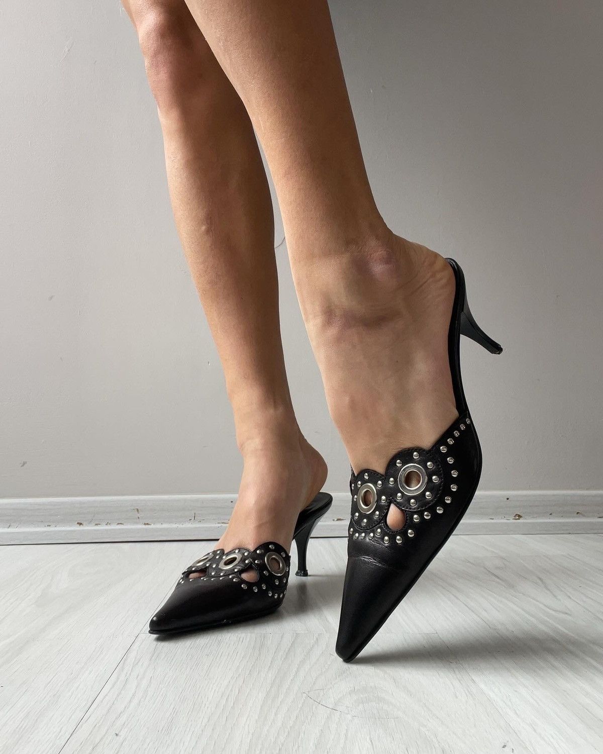 Vintage Vintage leather kitten heels Size US 6 / IT 36 - 2 Thumbnail