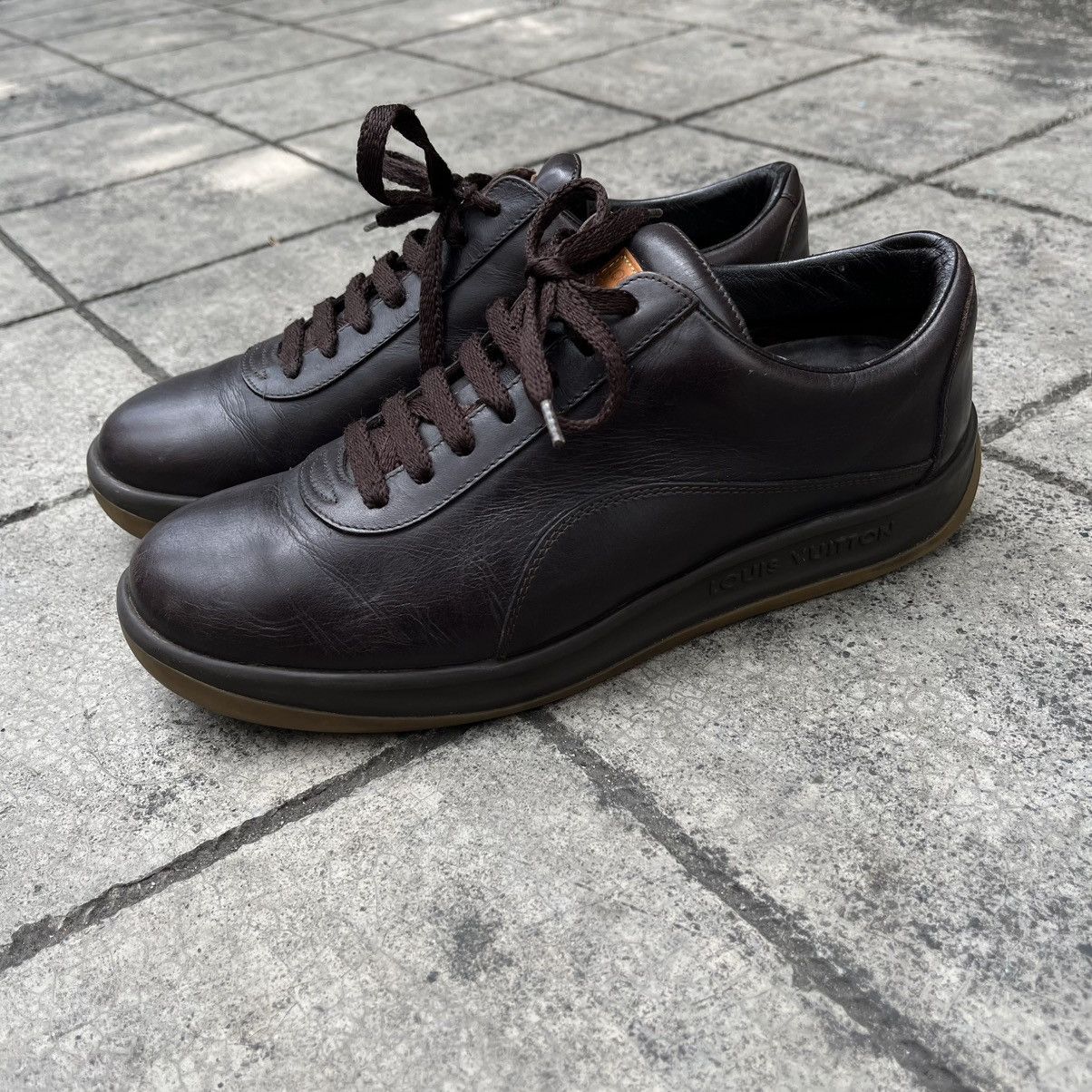 Louis Vuitton LOUIS VUITTON CLASSIC SNEAKER Size US 9 / IT 39 - 3 Thumbnail