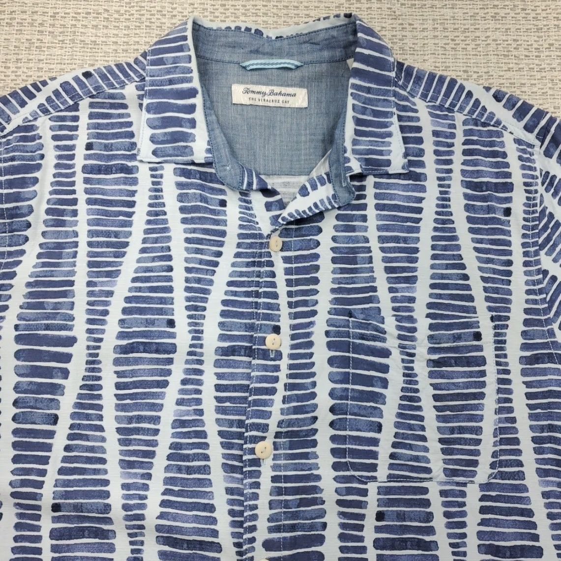 Tommy Bahama Tommy Bahama The Veracruz Cay Hawaiian Shirt Mens L Gray AOP Lenzing Aloha Shirt Size US L / EU 52-54 / 3 - 4 Thumbnail