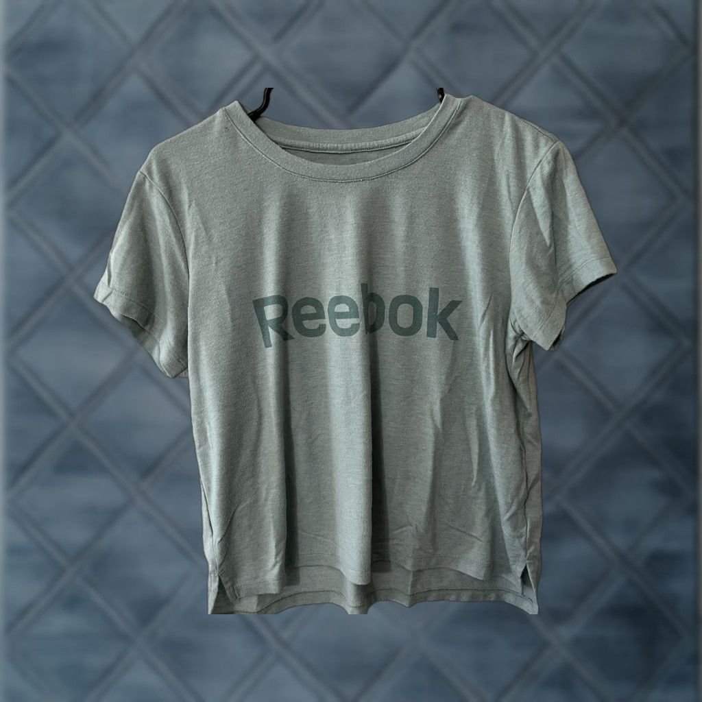 Reebok VINTAGE Reebok T-Shirt Essential Shirt Small Green 1990s Logo Embroidered Mens Size S / US 4 / IT 40 - 1 Thumbnail