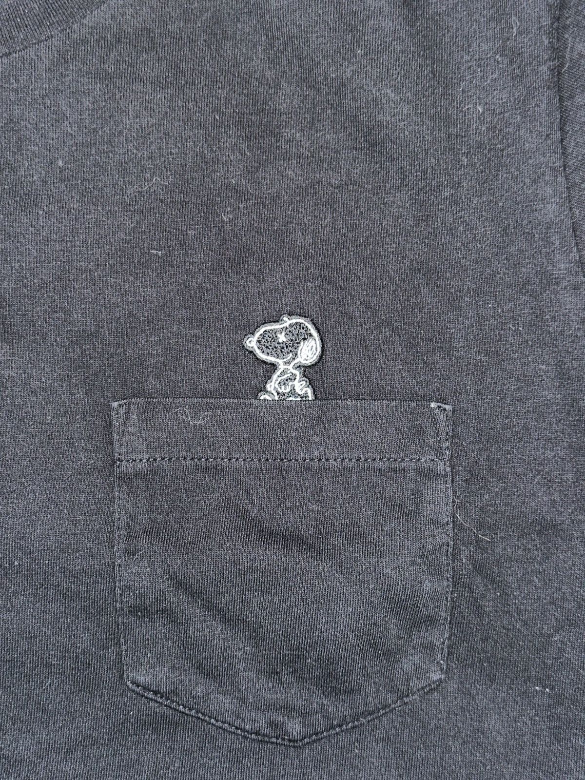 Kaws × Peanuts × Uniqlo Uniqlo x Kaws x Peanuts Snoopy Pocket Tee Size US M / EU 48-50 / 2 - 2 Thumbnail