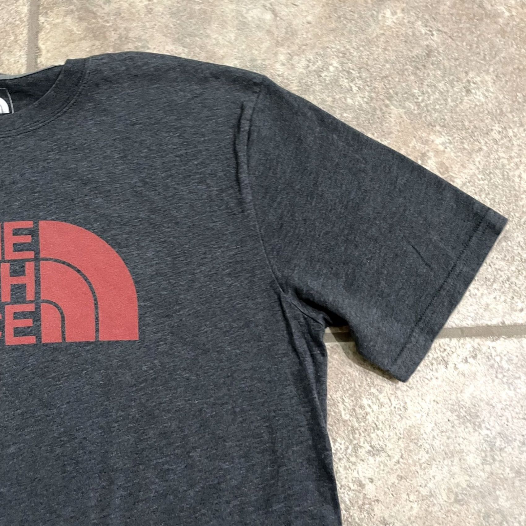 The North Face The North Face Tee Mens Size M gray cotton blend standard fit graphic Size US M / EU 48-50 / 2 - 2 Thumbnail