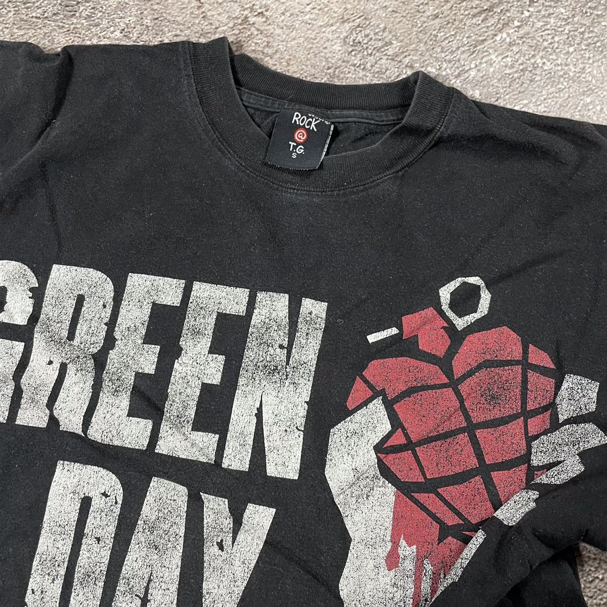 Vintage Vintage 90s Green Day American Idiot Faded Graphic Band Tee Size US S / EU 44-46 / 1 - 6 Thumbnail