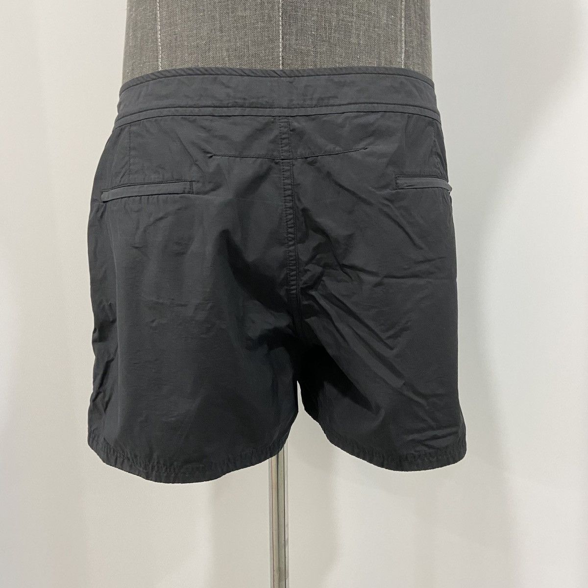 Givenchy Authentic Givenchy Rottweiler Logo Short Pants Size US 34 / EU 50 - 2 Thumbnail