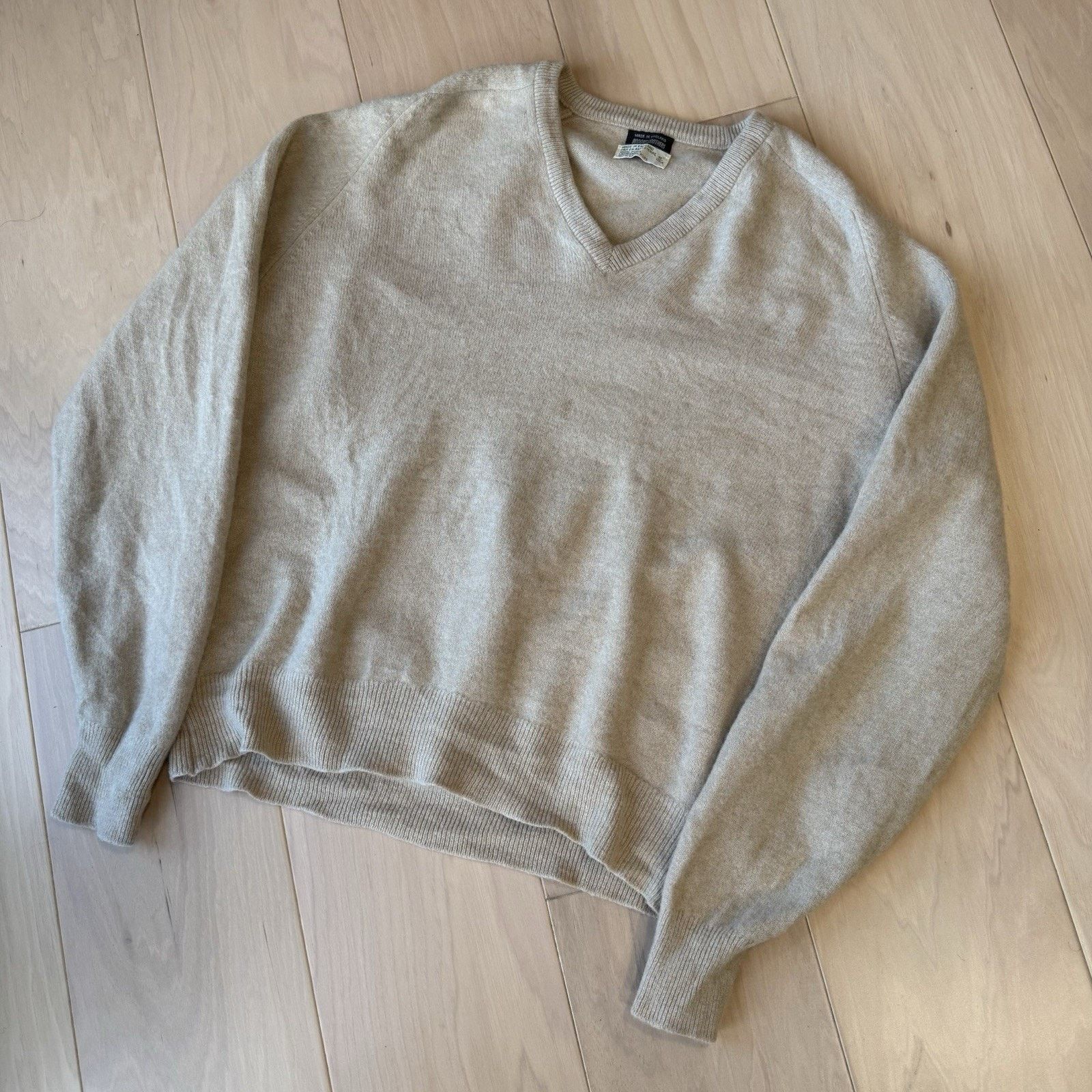 Brooks Brothers Vintage Brooks Brothers Lambswool Sweater Small Beige V Neck Size US S / EU 44-46 / 1 - 9 Thumbnail