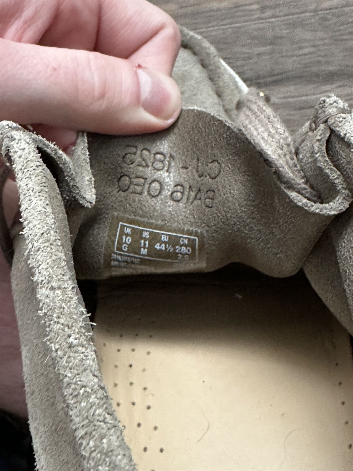 Clarks Clark's Wallabees Grey/White Brushed Size US 11 / EU 44 - 4 Thumbnail