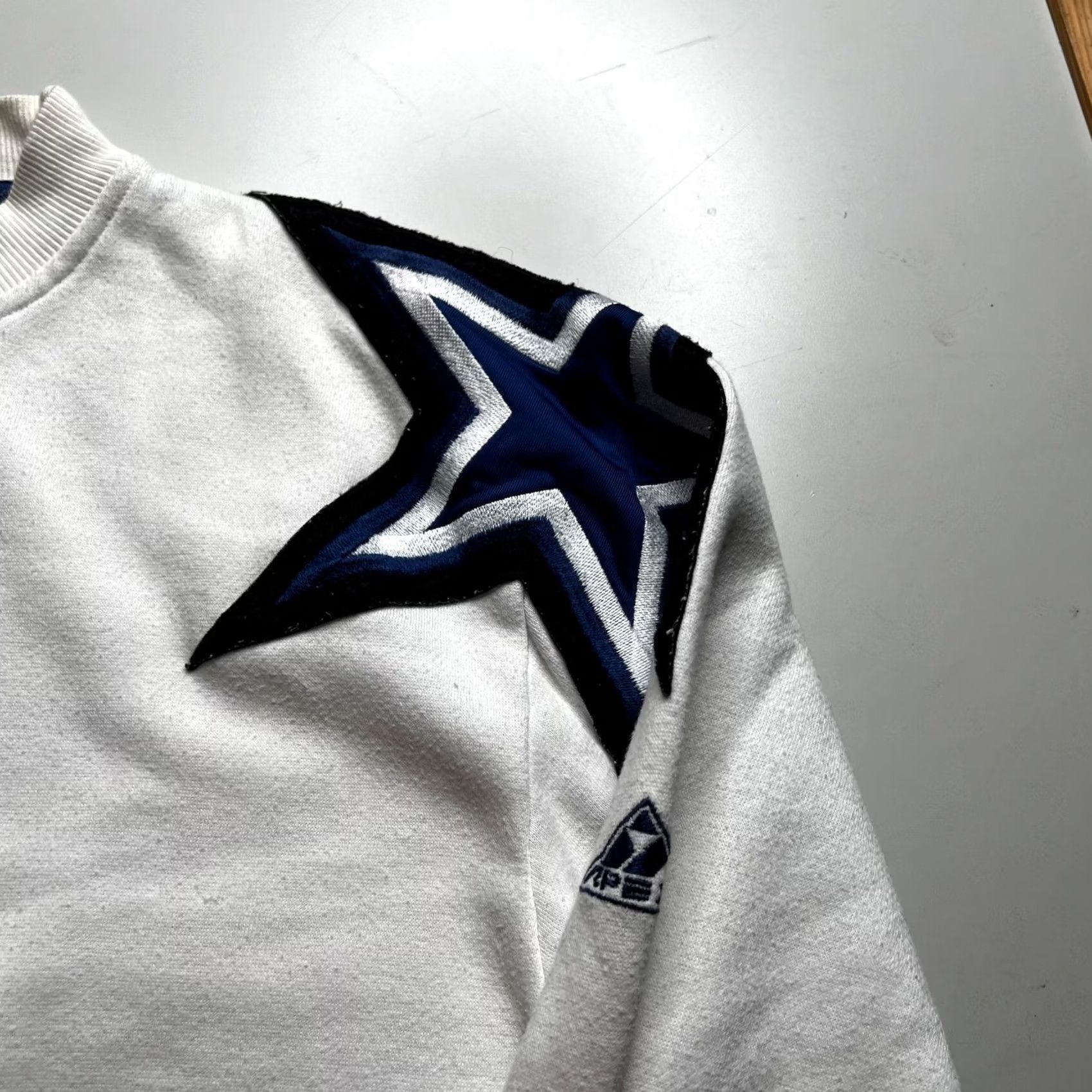 NFL VINTAGE Dallas Cowboys Sweatshirt Mens M White Blue Stars NFL Apex One Crewneck 90s Size US M / EU 48-50 / 2 - 6 Thumbnail