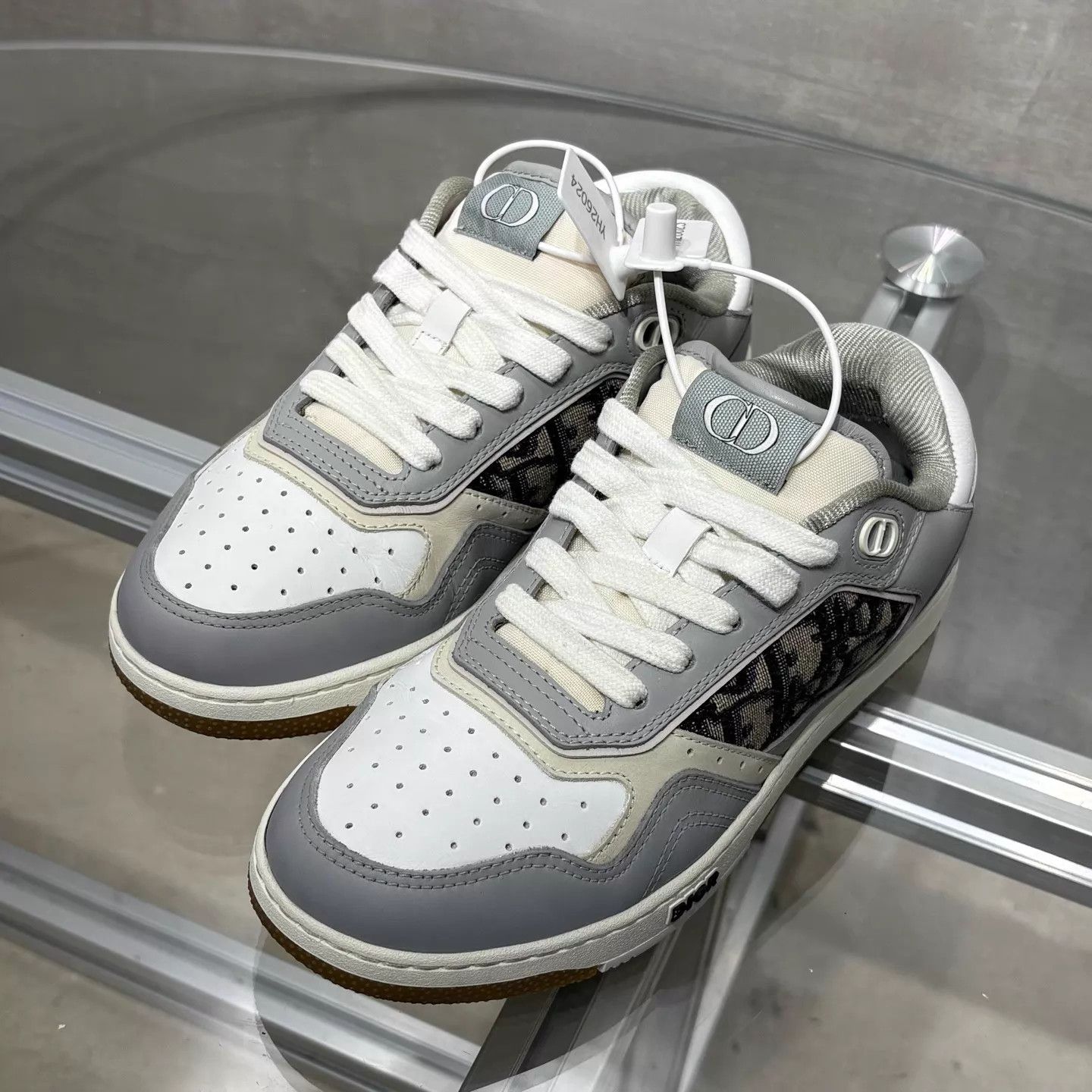 Dior Dior B27 Gray & White Oblique Sneaker 36 Size US 5.5 / IT 35.5 - 2 Thumbnail