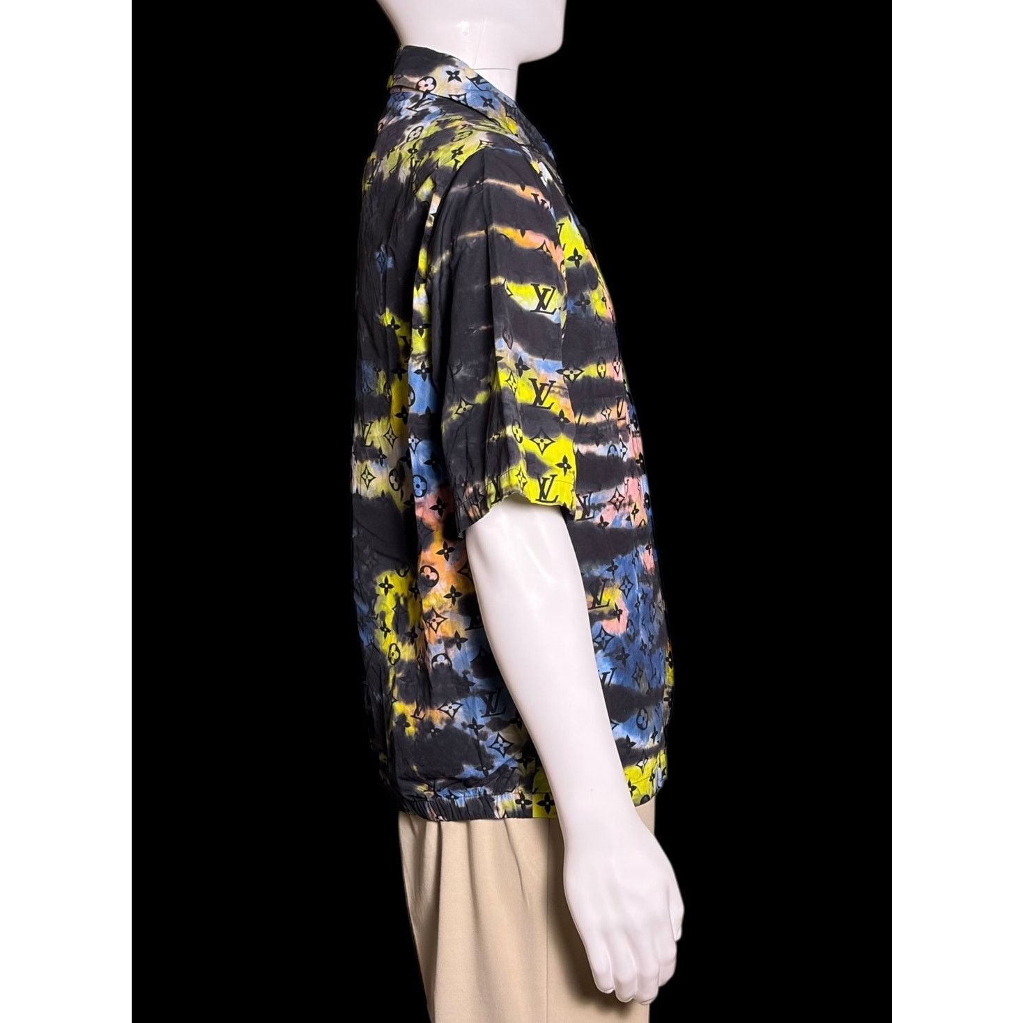 Louis Vuitton Authentic 2021 Louis Vuitton Zipped Monogram Tie-Dye Shirt Size US M / EU 48-50 / 2 - 4 Thumbnail