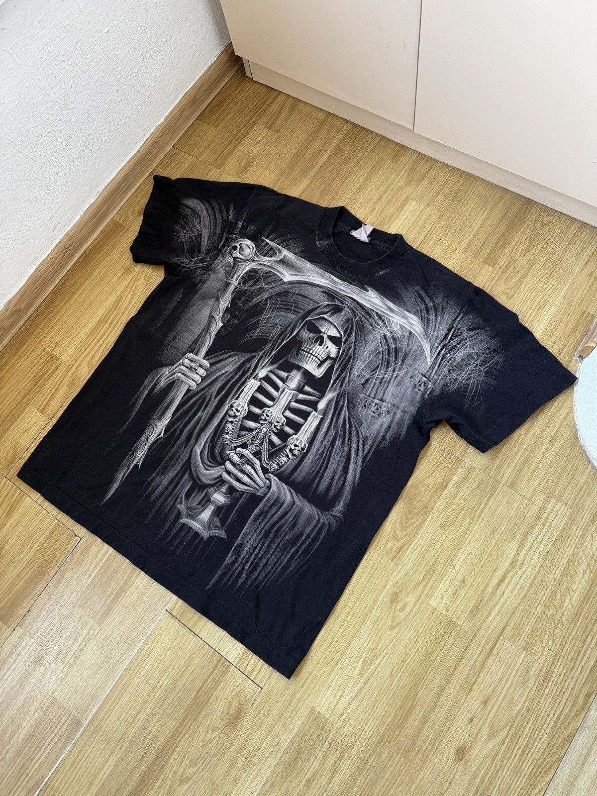 Gildan Grim Reaper Skull Candle Tatoo Death Rock Discharge t shirt Size US XL / EU 56 / 4 - 3 Thumbnail
