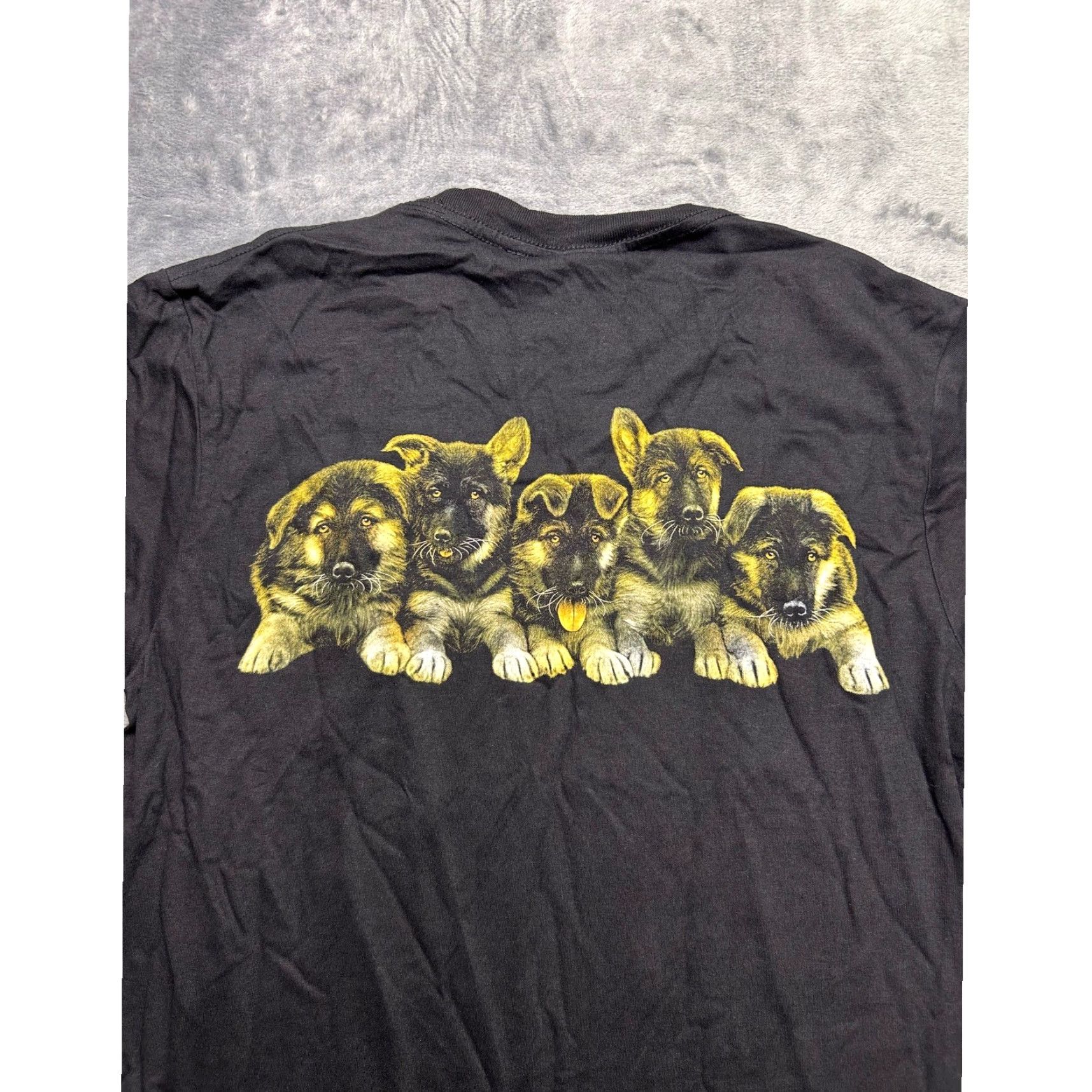 Vintage VINTAGE 90s The Mountain Wild German Shepherd Glow In The Dark T Shirt Mens M Size US M / EU 48-50 / 2 - 7 Thumbnail