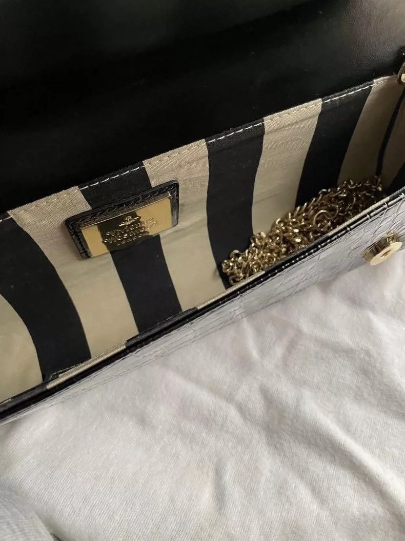 Vivienne Westwood size os Saturn drops glue under the armpi