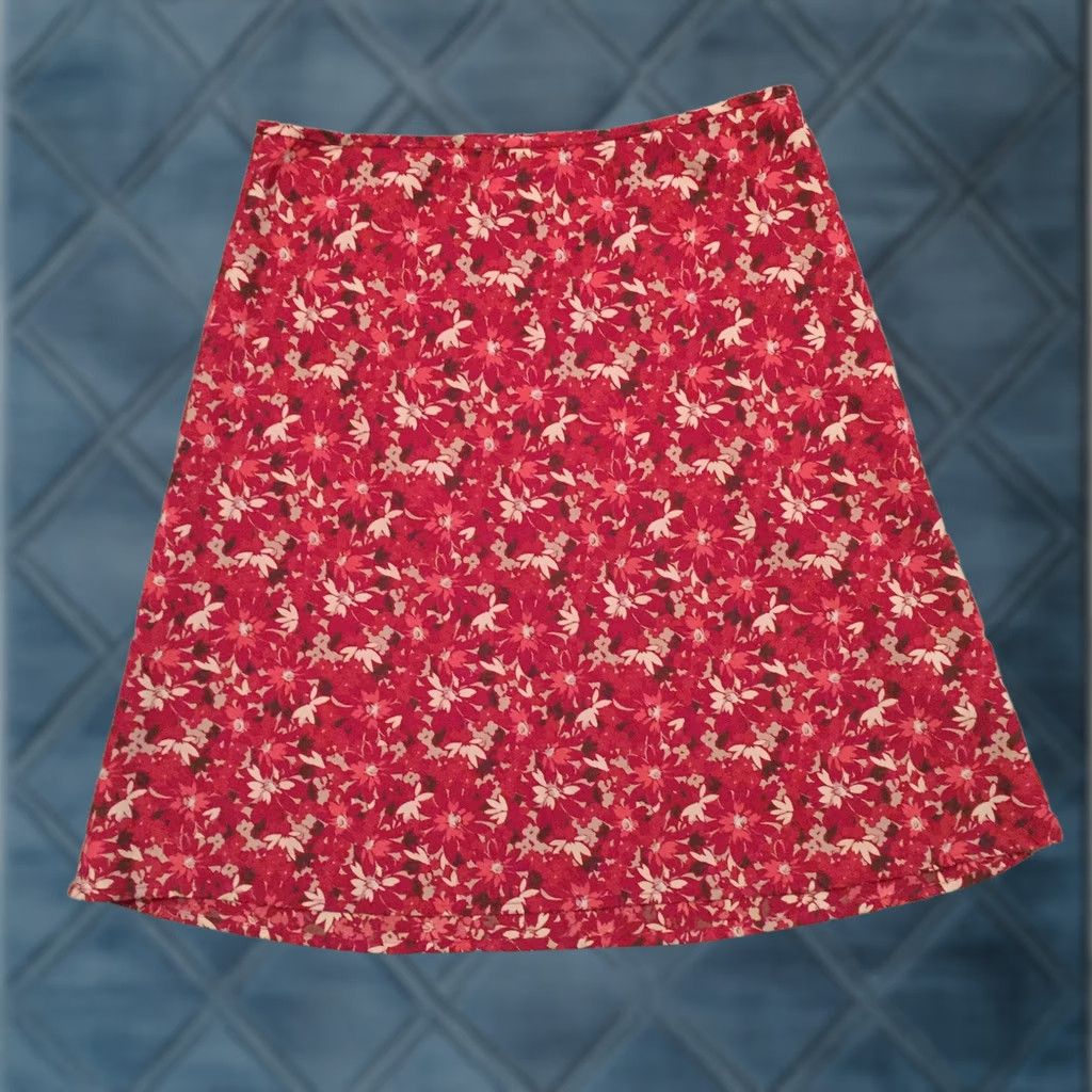 Old Navy Old Navy Skirt Size 6 Red Floral Knee Length Lightweight Unlined Size 28" / US 6 / IT 42 - 1 Thumbnail