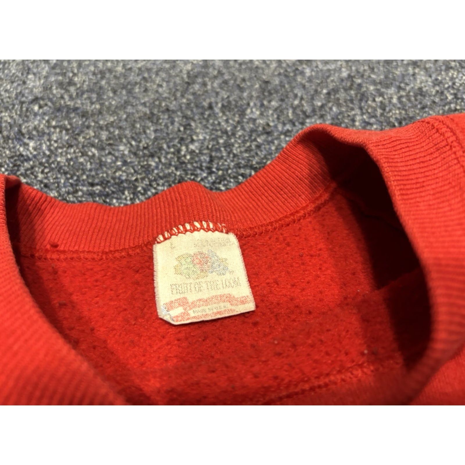 Fruit Of The Loom VINTAGE Fruit of the Loom Red Raglan Crewneck Sweatshirt L USA 1980s Reverse Weave Logo City 90s Mens Size US L / EU 52-54 / 3 - 2 Thumbnail