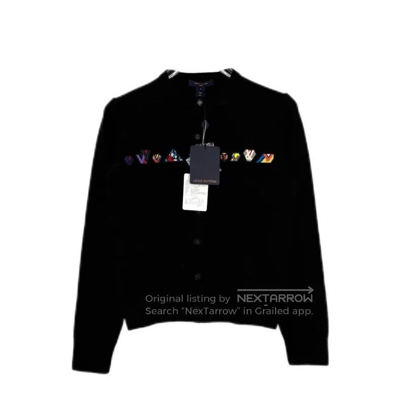 Louis Vuitton Louis Vuitton Black color badge logo wool cardigan sweater Size US S / EU 44-46 / 1 - 1 Thumbnail