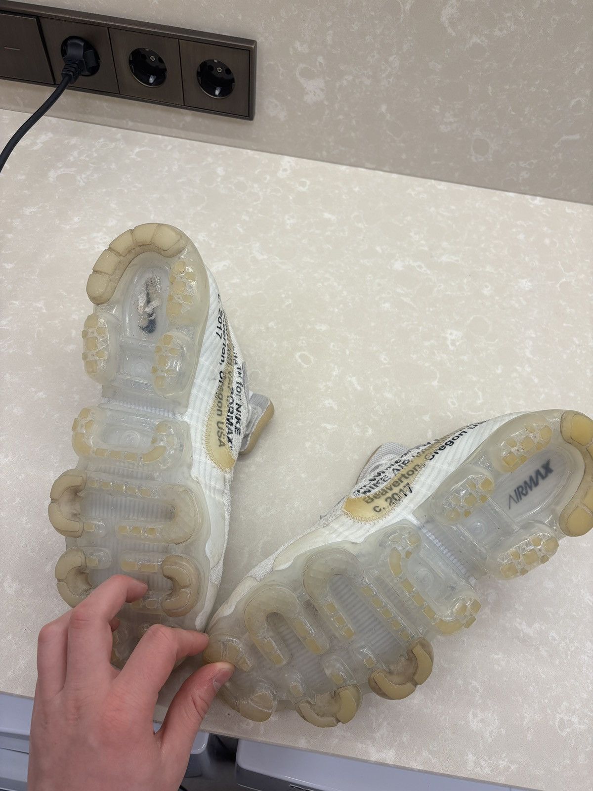 Nike × Off-White Off white vapor max in a size 12 Size US 12 / EU 45 - 6 Thumbnail