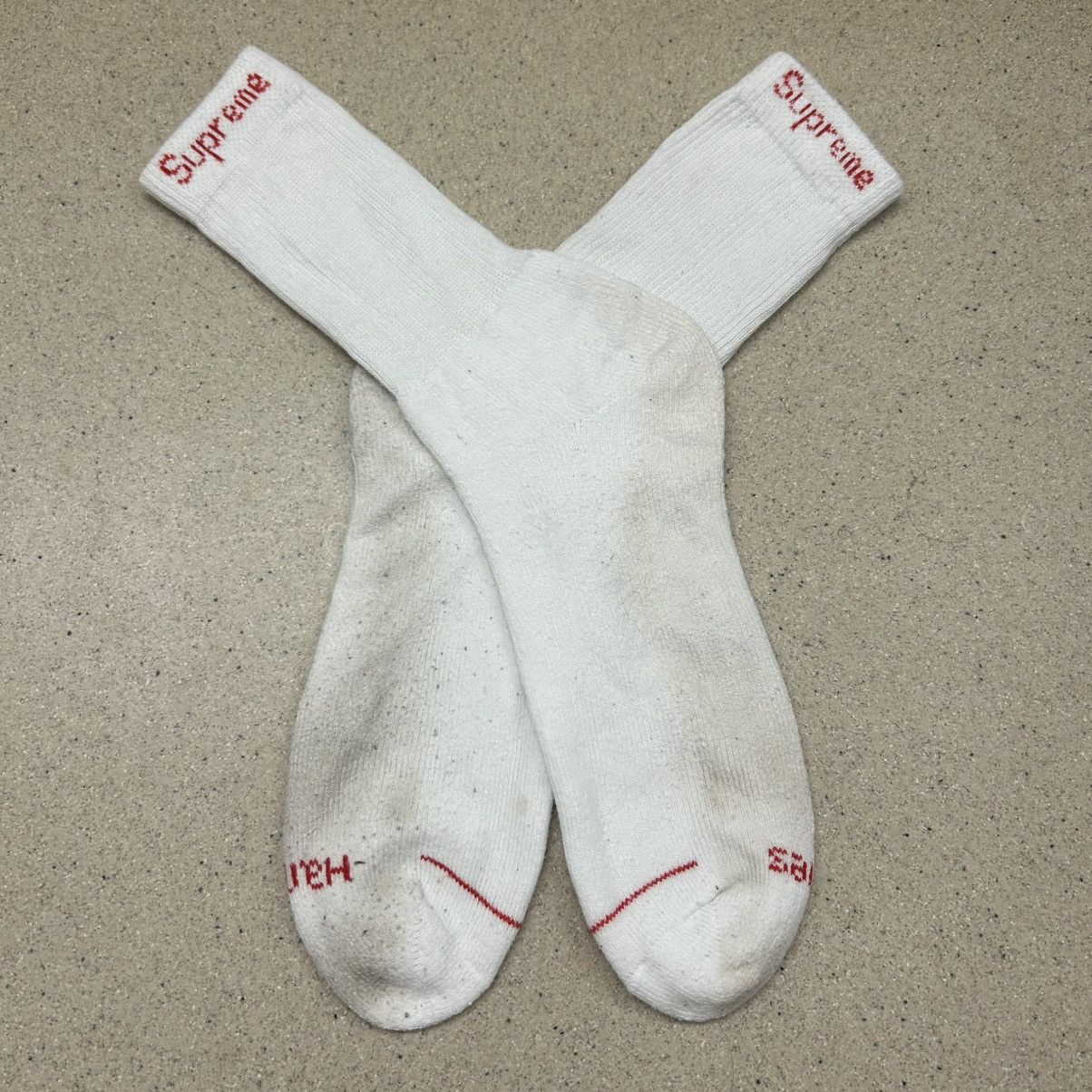 Supreme Supreme White Crew Socks – Red Logo – Pre-Owned Size ONE SIZE - 2 Thumbnail