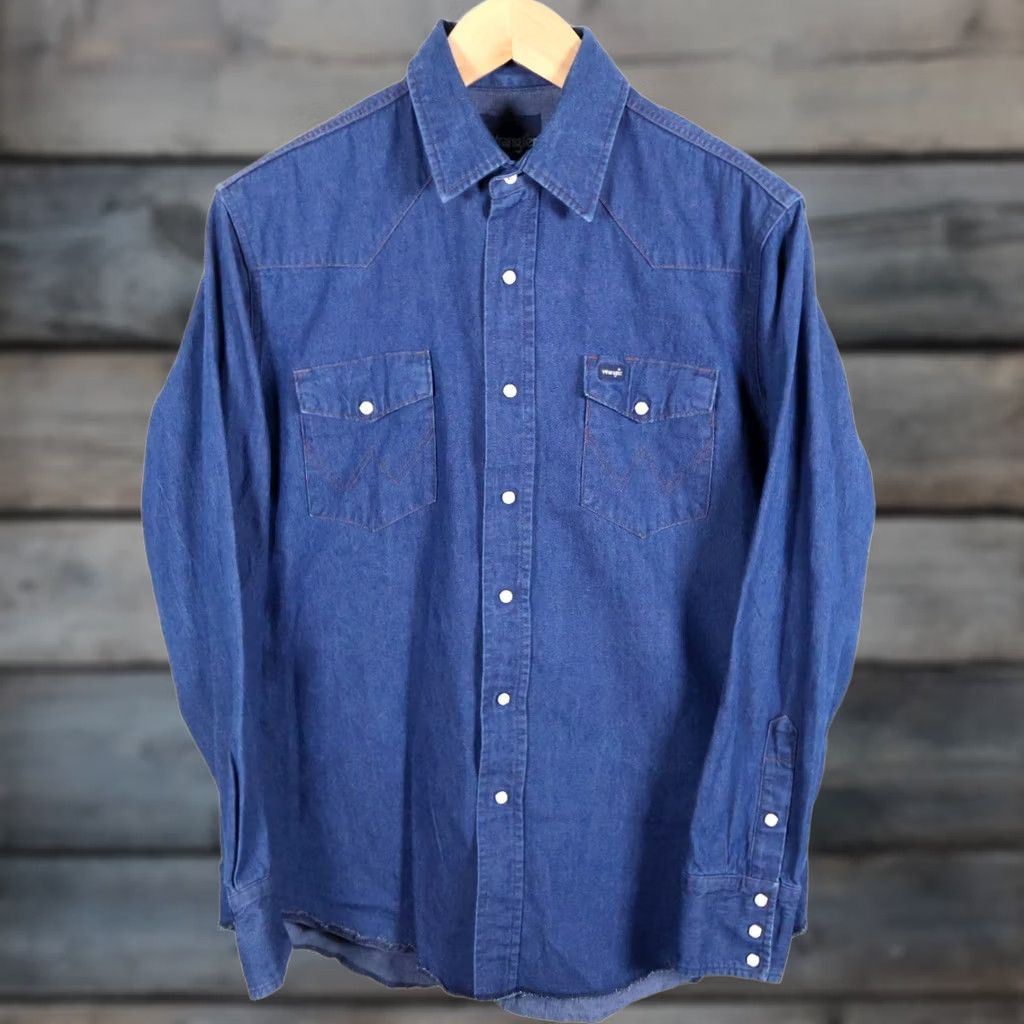 Wrangler VINTAGE Wrangler Denim Western Shirt Men's Medium Blue Pearl Snap Rockabilly Retro Shirt Size US M / EU 48-50 / 2 - 1 Thumbnail