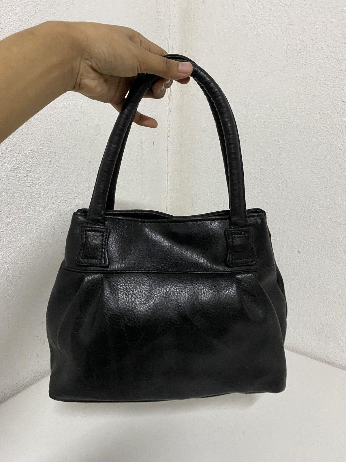 Vintage Black Leather Handbag Size ONE SIZE - 4 Thumbnail