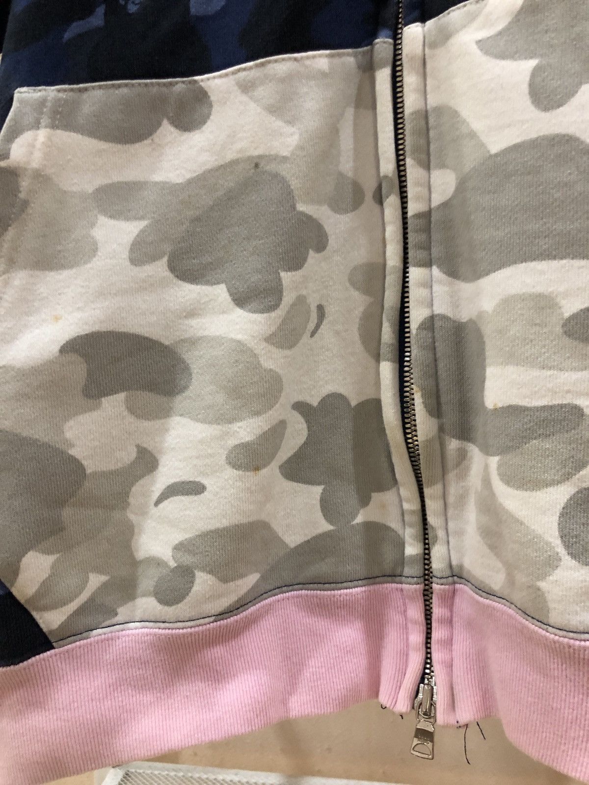 Bape F/W A Bathing Ape 2005 Crazy Camo Full Zip Hoodie Size US L / EU 52-54 / 3 - 3 Thumbnail