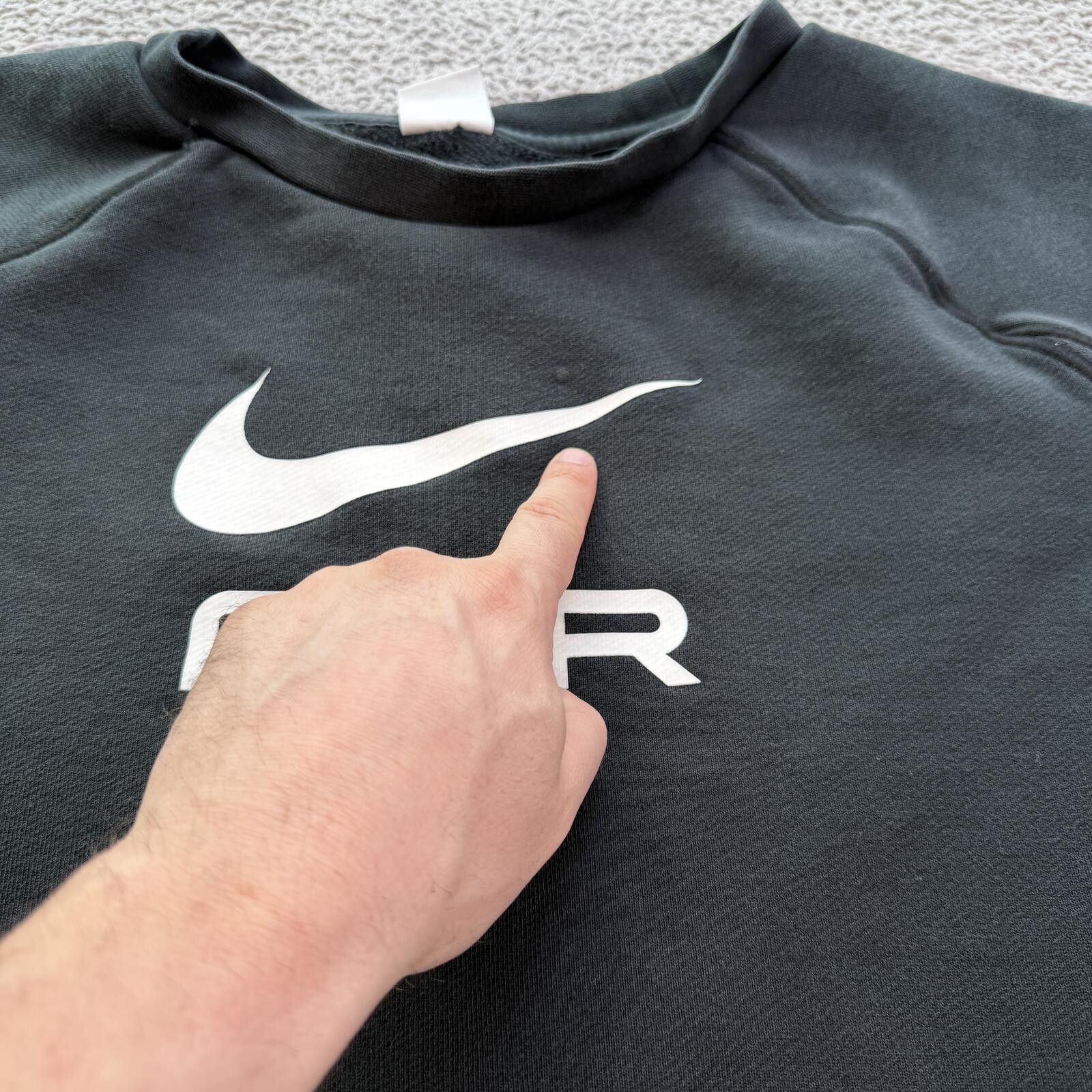 Nike Nike Air Center Swoosh Crewneck Sweatshirt Black L Pullover Size US L / EU 52-54 / 3 - 8 Thumbnail