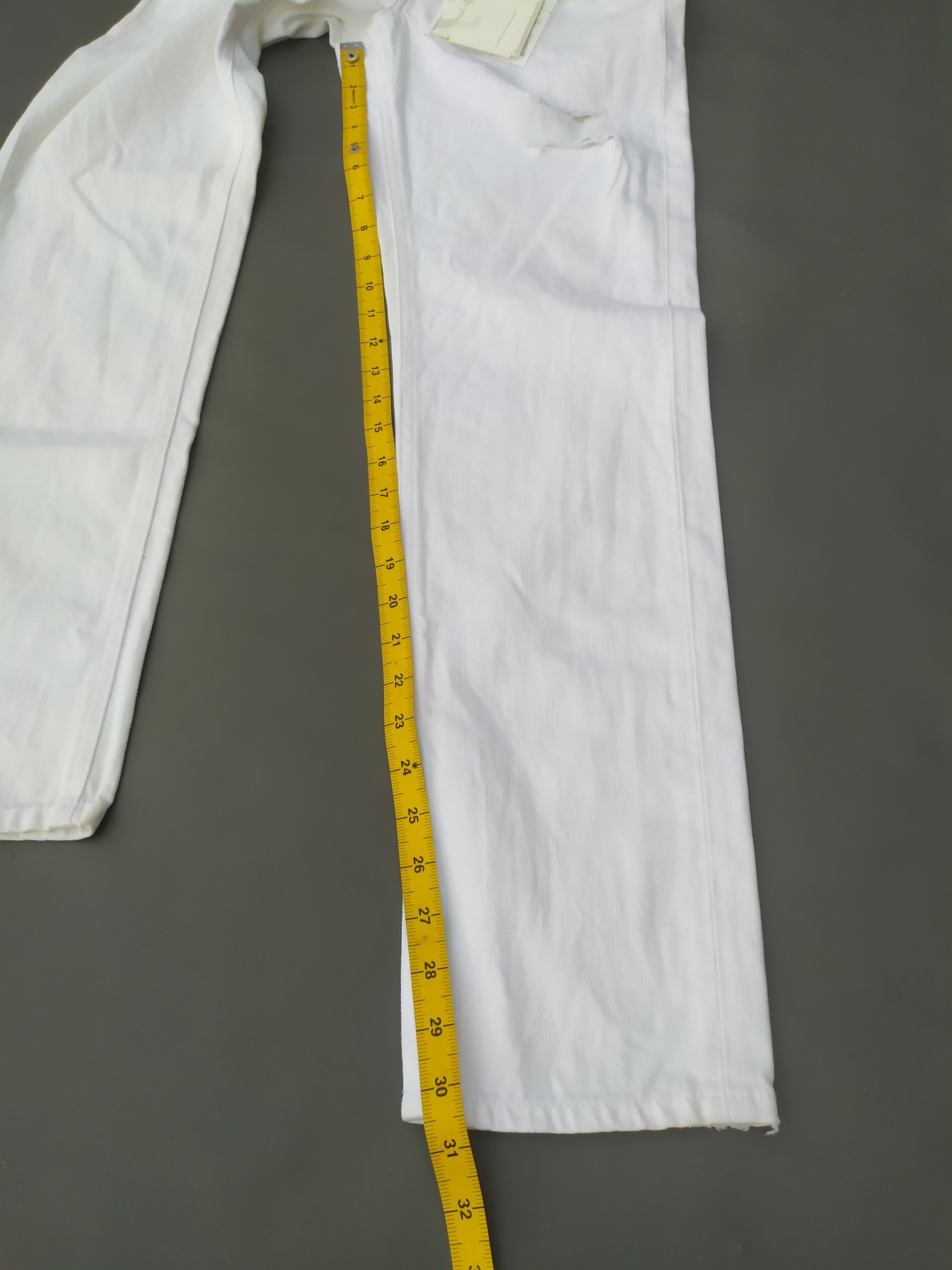Acne Studios Acne Studios Boy White Distressed Jeans Size US 29 - 19 Thumbnail