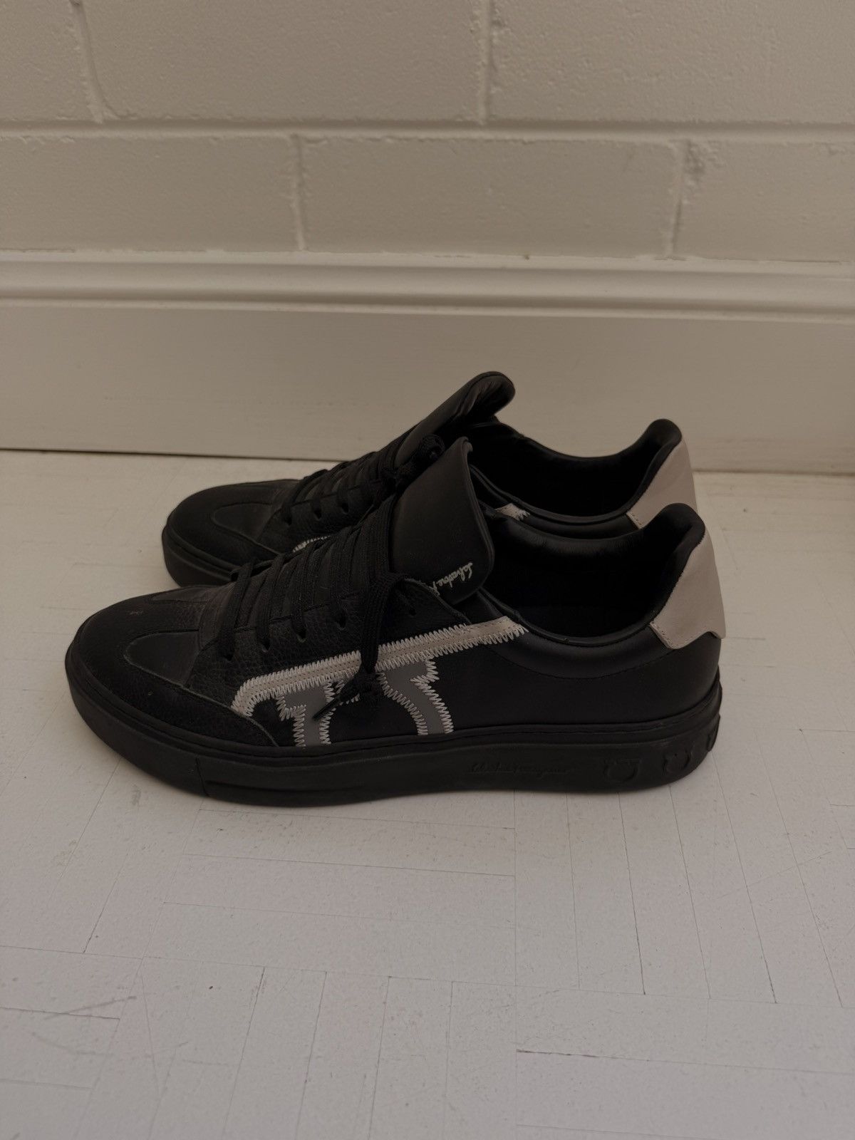 Salvatore Ferragamo Fergamo sneakers barely worn Size US 8.5 / EU 41-42 - 11 Thumbnail