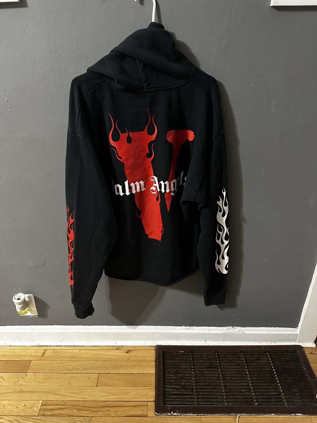 Palm Angels × Vlone VLONE X PALM ANGELS RED FLAME CROPPED HOODIE Size US M / EU 48-50 / 2 - 3 Thumbnail
