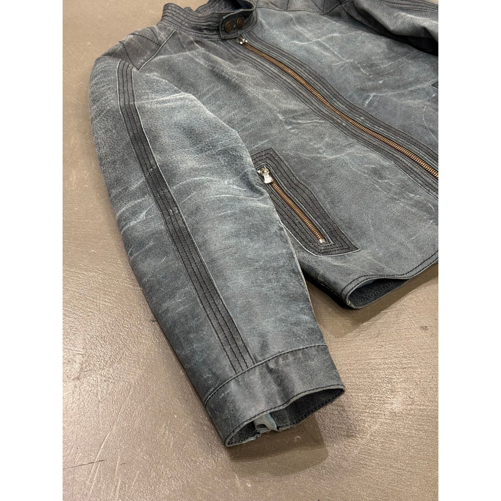 Versace 2000s Versace distressed leather jacket Size US M / EU 48-50 / 2 - 4 Thumbnail