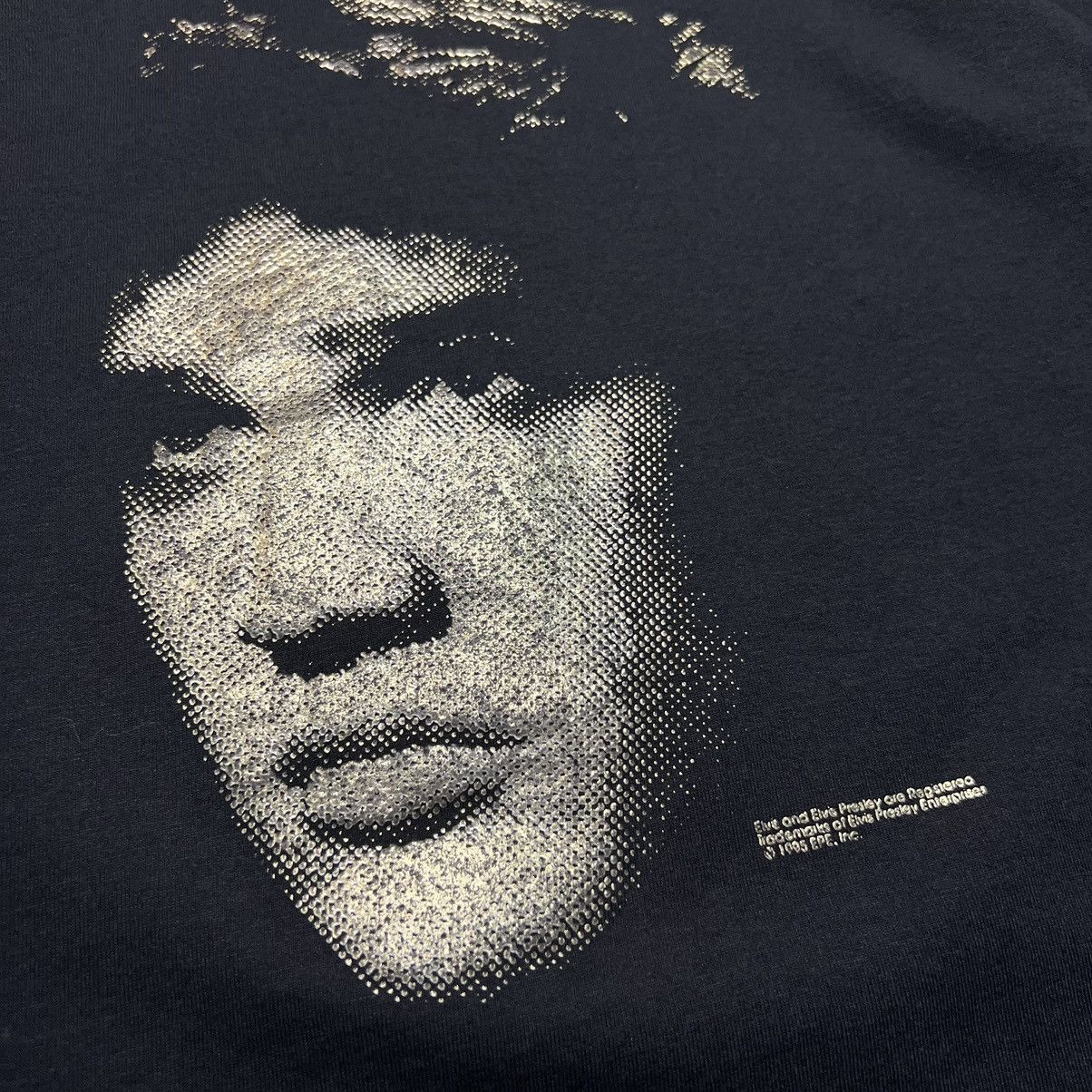 Vintage 1995 Elvis Presley TCB gold big face t shirt Size US L / EU 52-54 / 3 - 3 Thumbnail
