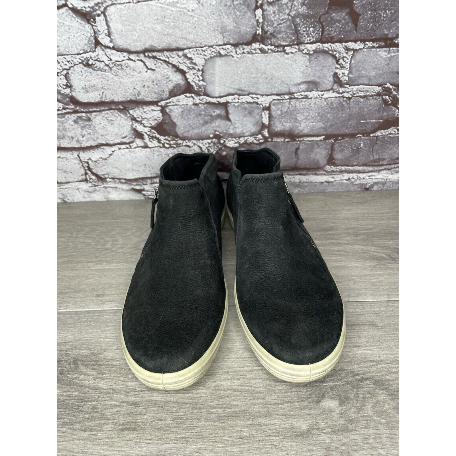 Ecco Ecco Soft 7 Black Leather Low Cut Zip Ankle Booties Sneakers Size US 10 / IT 40 - 2 Thumbnail