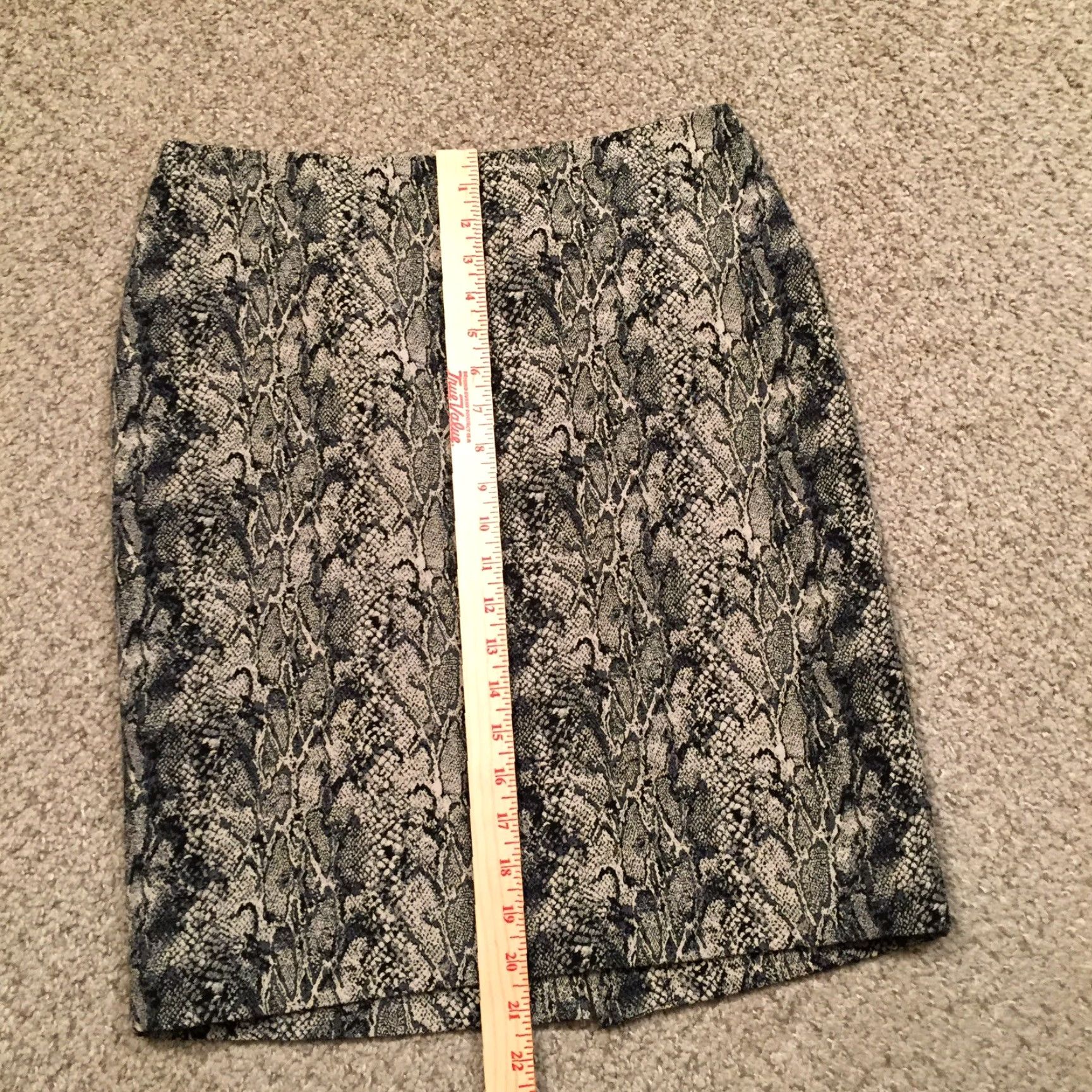 Talbots Talbots Skirt Petites Pencil 6P Beige Gray Animal Print Knee Length Lined Wool? Cotton Blend? Size 28" / US 6 / IT 42 - 4 Thumbnail