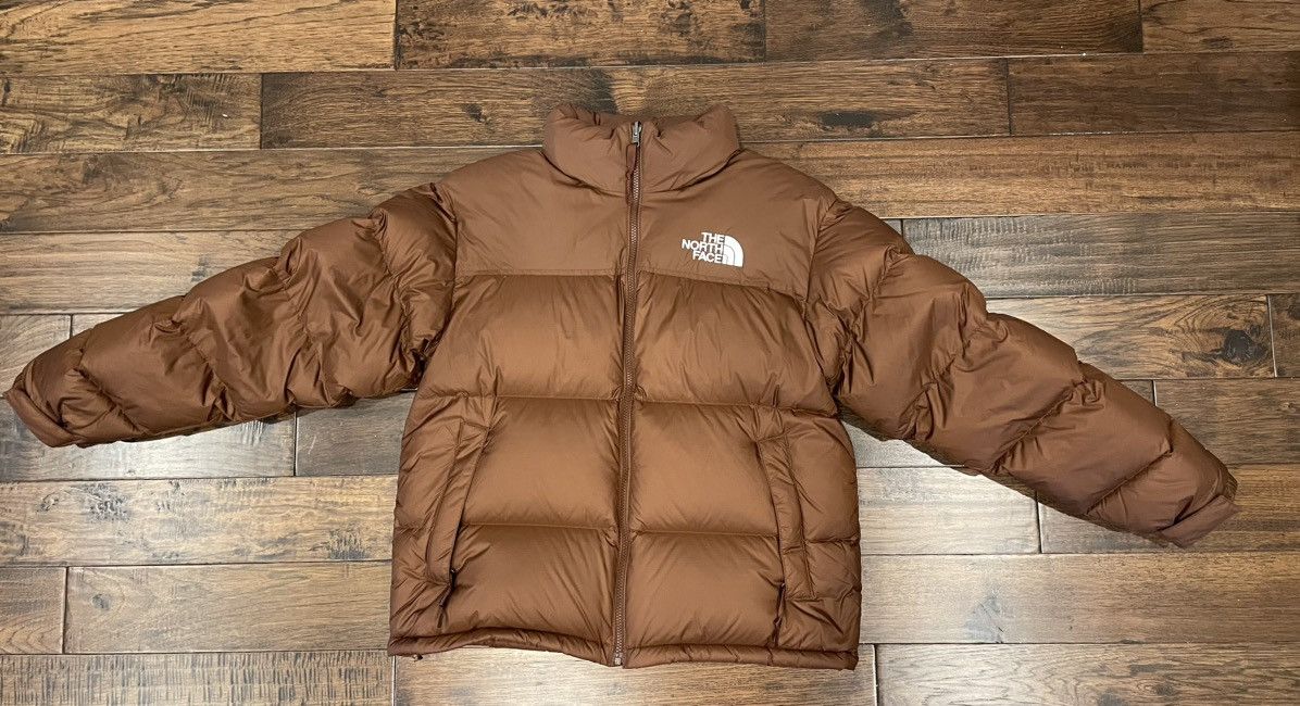 image of The North Face Puffer Jacket 700 Nuptse Dark Oak in Brown, Men's (Size Medium)