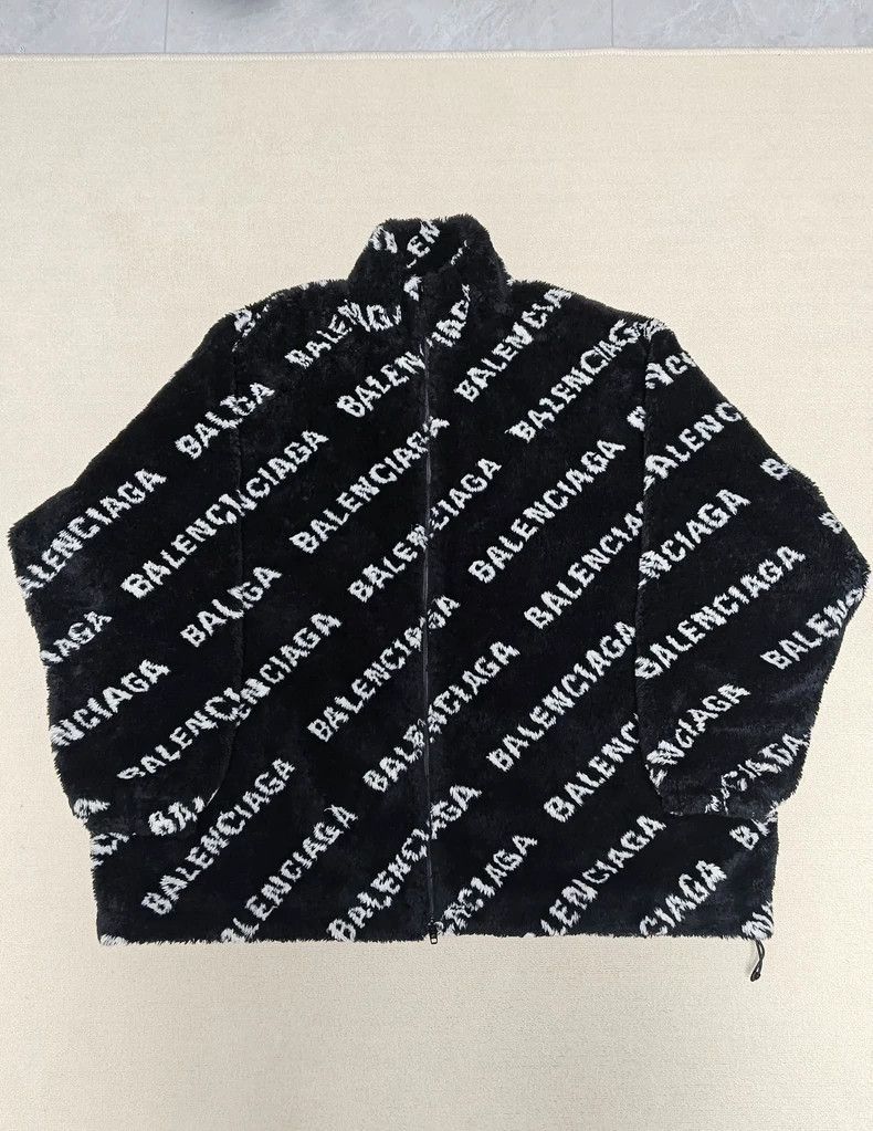 Balenciaga Balenciaga size 34 Full of bullet screen teddy lambswool bl Size US M / EU 48-50 / 2 - 1 Thumbnail