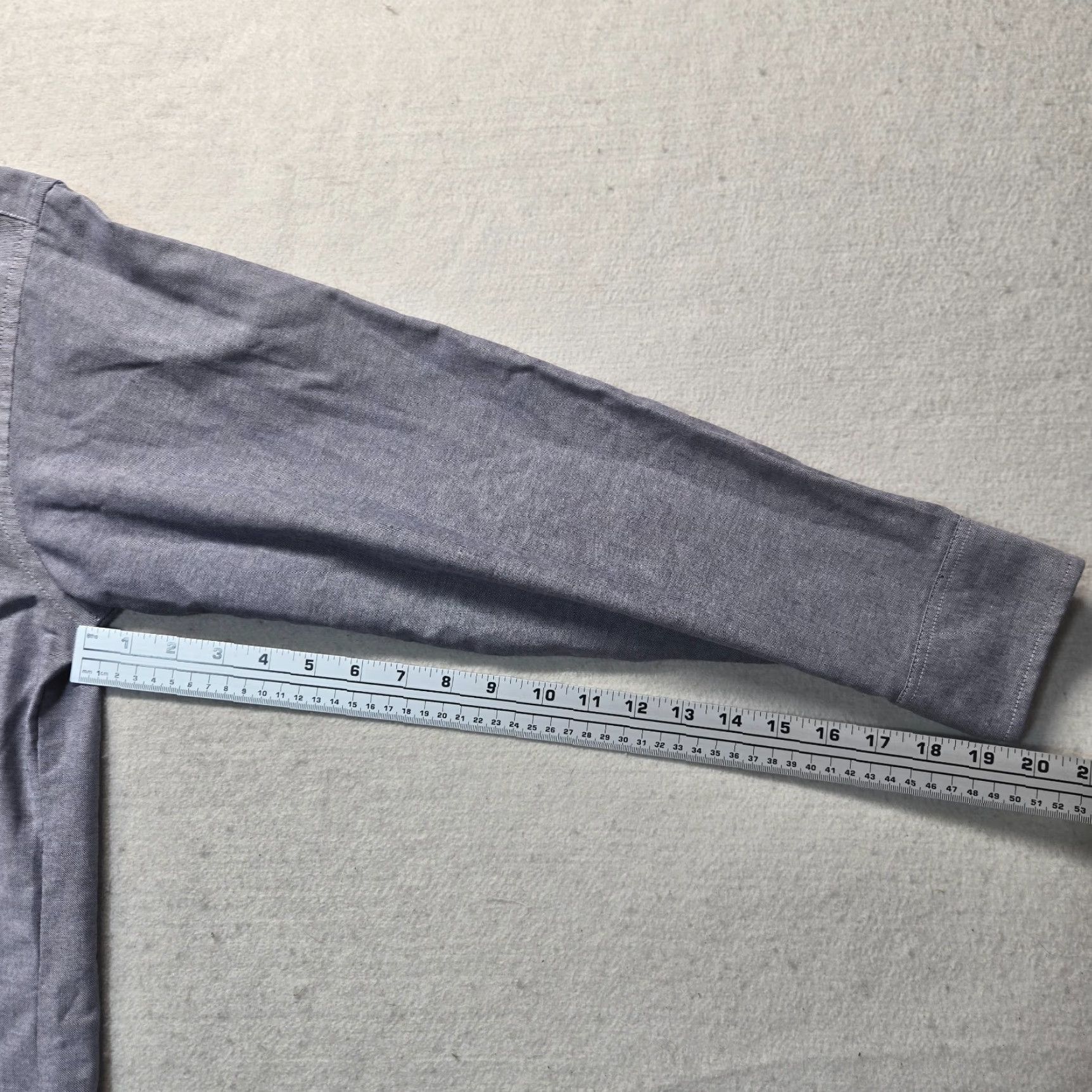 Van Heusen Van Heusen Shirt Gray Solid Button-Up Long Sleeve Men 15.5 All Seasons Casual Formal Workwear Dress Shirts Mens Size US L / EU 52-54 / 3 - 5 Thumbnail