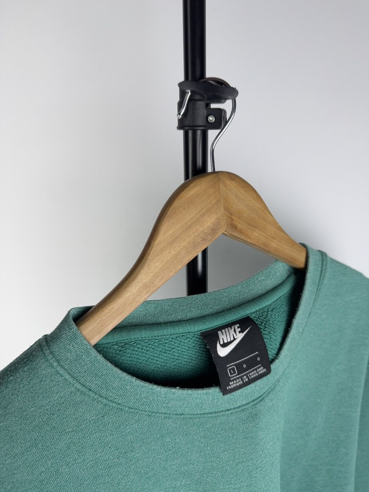 Nike Vintage Nike Green Central Logo Crewneck Sweatshirt Size L Size US L / EU 52-54 / 3 - 4 Thumbnail
