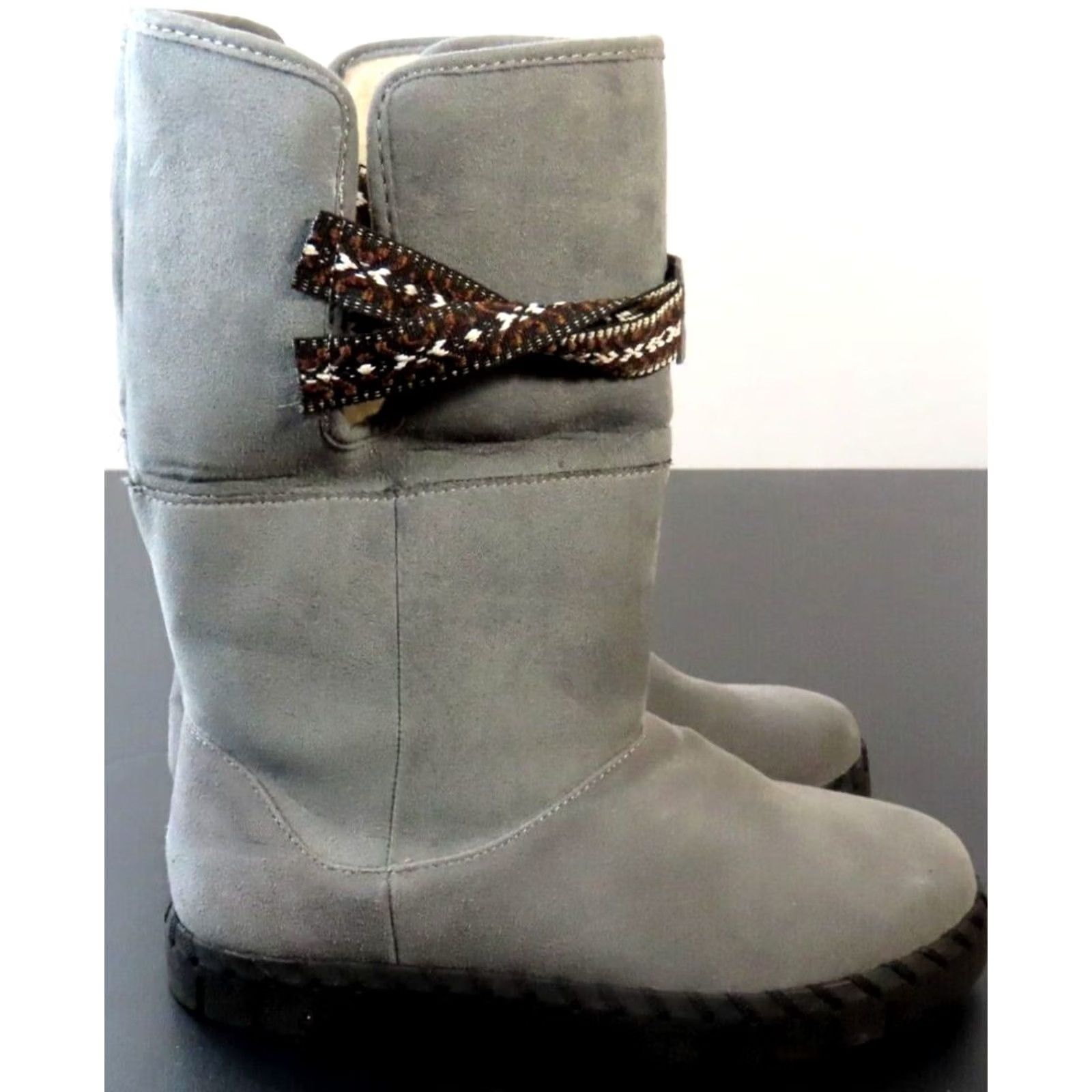 Vintage READ Muk Luks Womens Size 6 Gray Suede Faux Fur Lined Boots Size US 6 / IT 36 - 3 Thumbnail