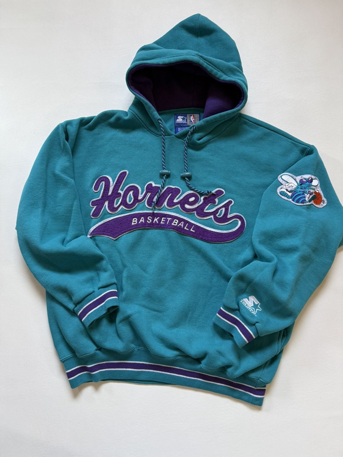 NBA Vintage Charlotte Hornets sweatshirt Size US M / EU 48-50 / 2 - 1 Thumbnail