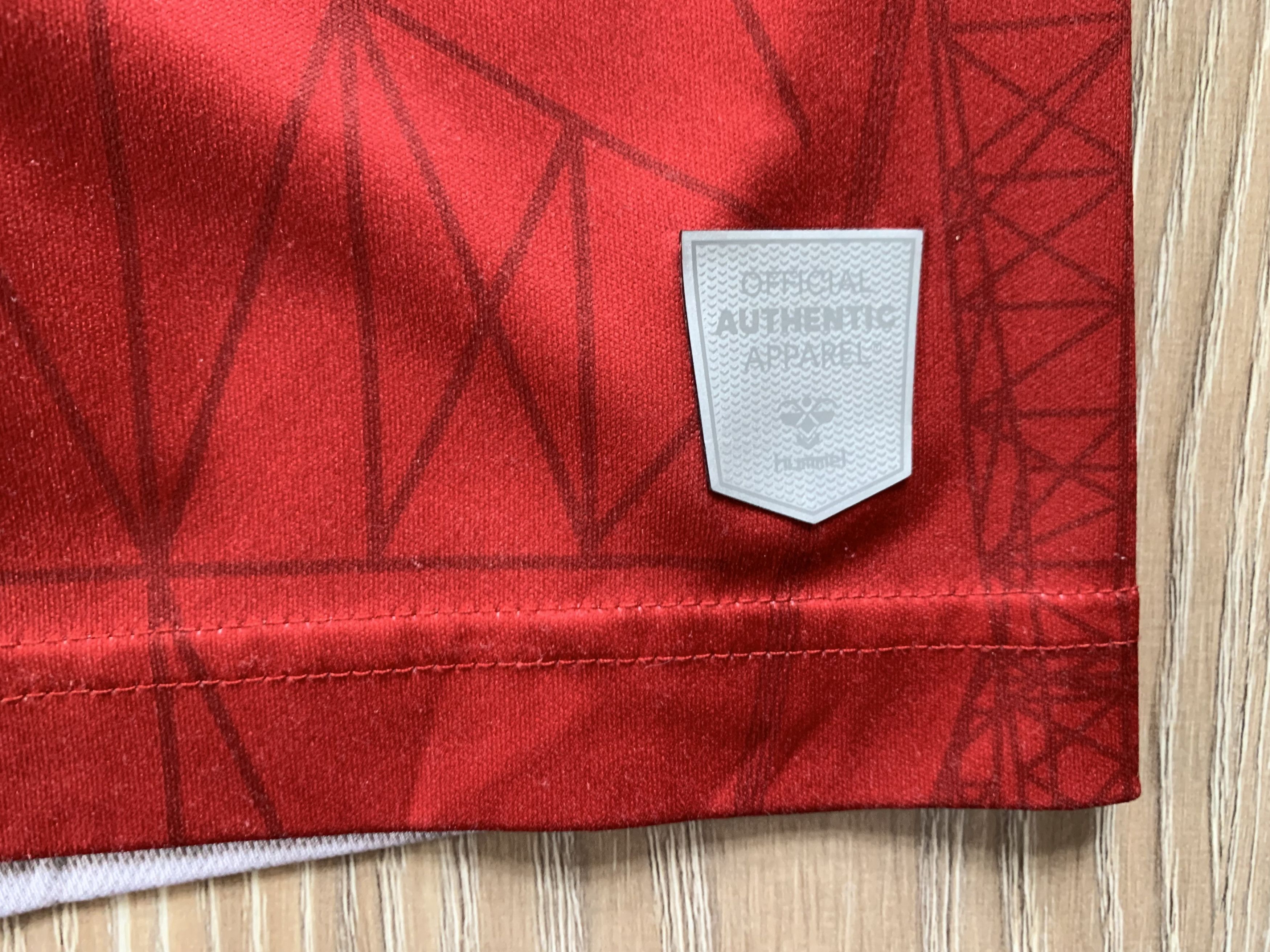 Hummel Hummel Middlesbrough FC Home Soccer Jersey 21-22 Size US M / EU 48-50 / 2 - 6 Thumbnail