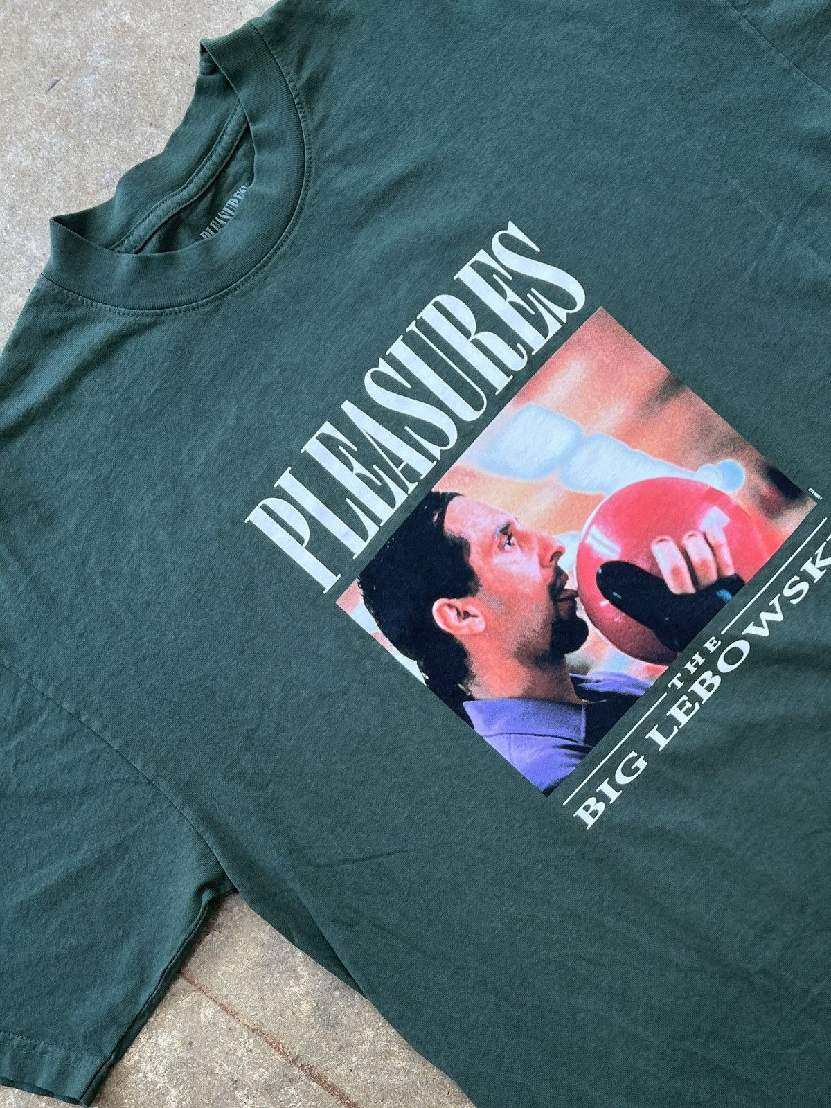 Pleasures Pleasure x The Big Lebowski Lick Tee Large Size US L / EU 52-54 / 3 - 1 Thumbnail