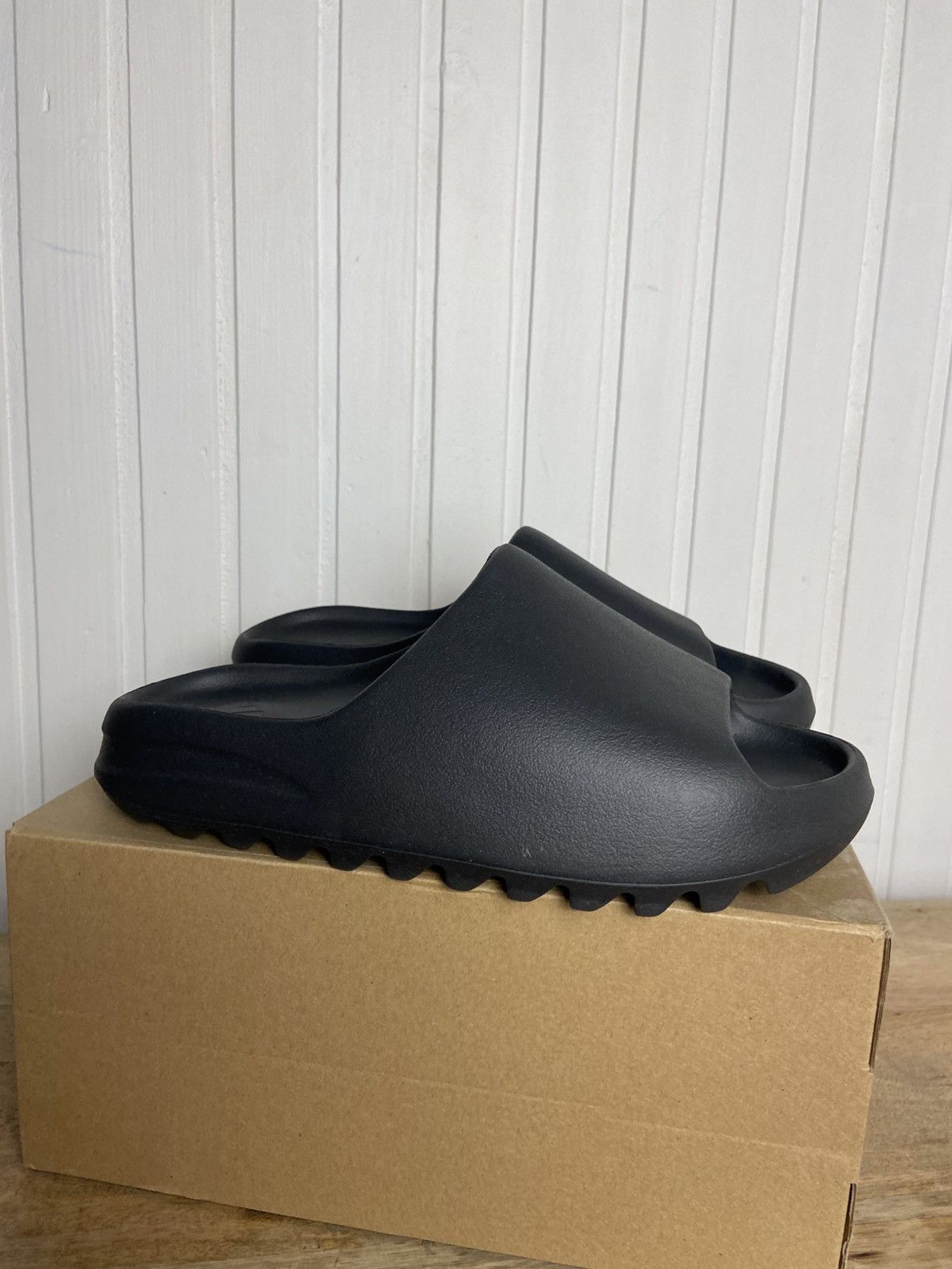 Adidas New adidas Yezzy Slide "Onyx" size us10 Size US 10 / EU 43 - 4 Thumbnail