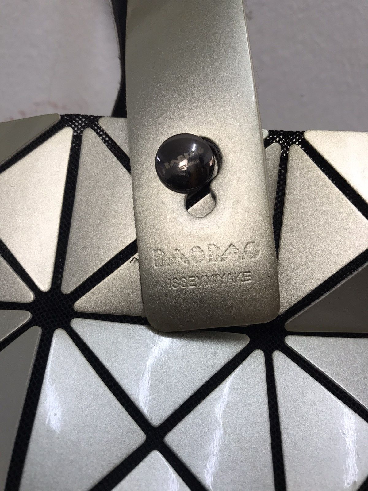 Issey Miyake × Issey Miyake Bao Bao × Japanese Brand Bao Bao Issey Miyake Rock Silver Metallic Mate Tote Bag Size ONE SIZE - 9 Thumbnail