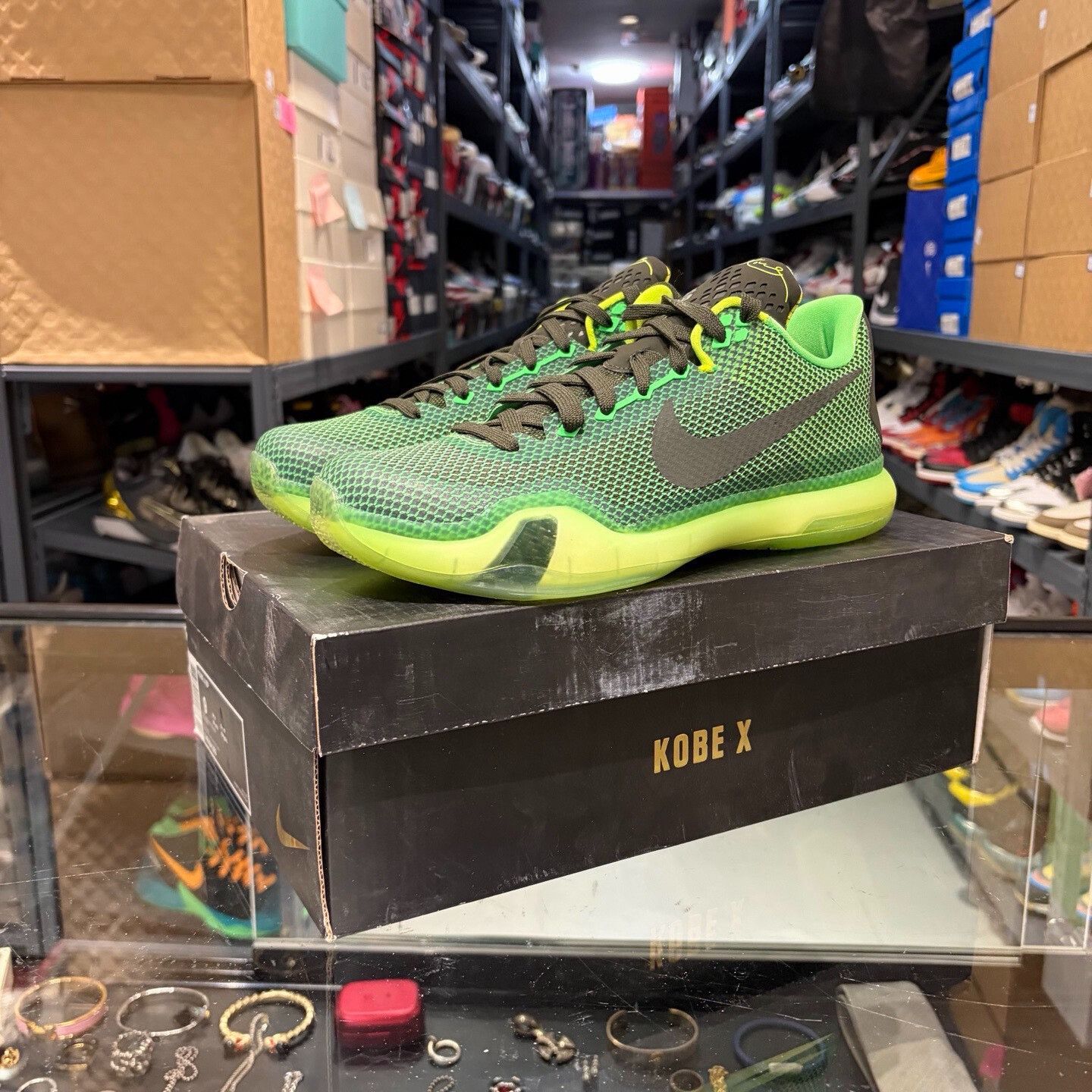 Nike Nike Green Lowtop Sneakers 9.5 Men Size US 9.5 / EU 42-43 - 1 Thumbnail