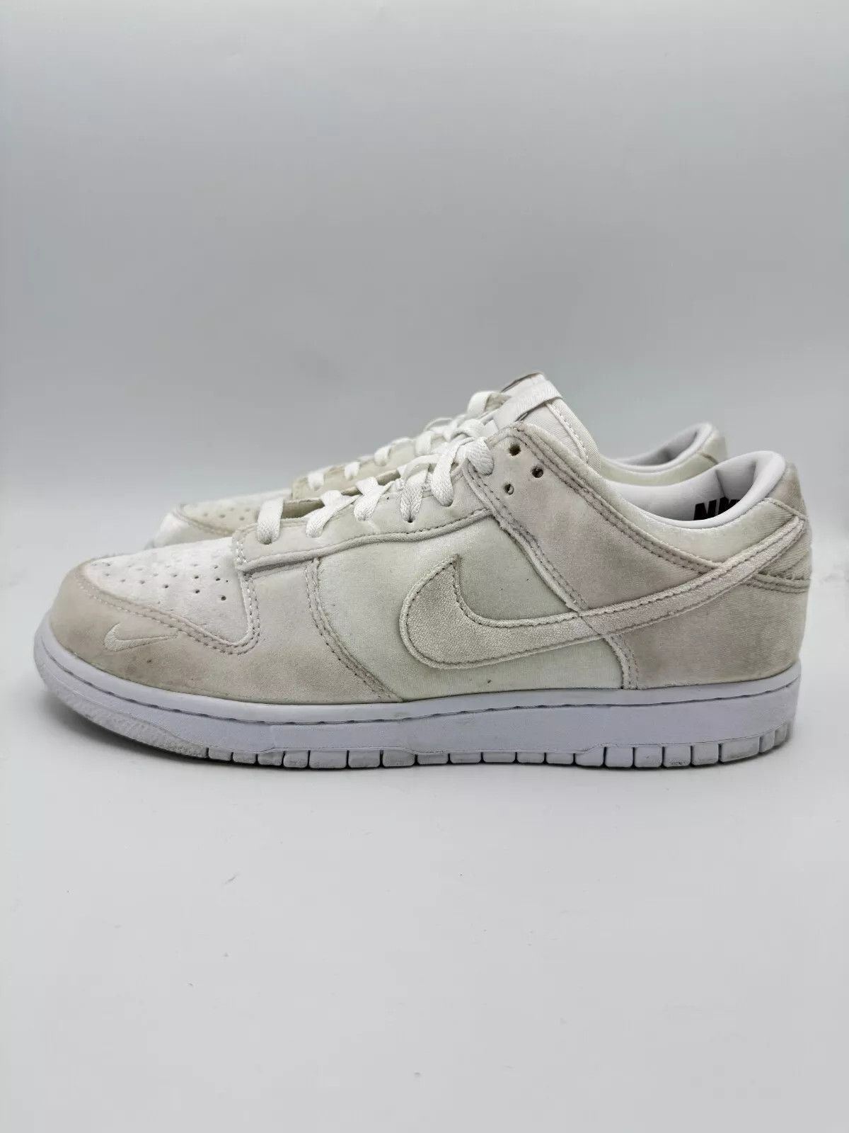 Dover Street Market × Nike DSM Nike Dunk Low Velvet White Size US 9.5 / EU 42-43 - 9 Thumbnail