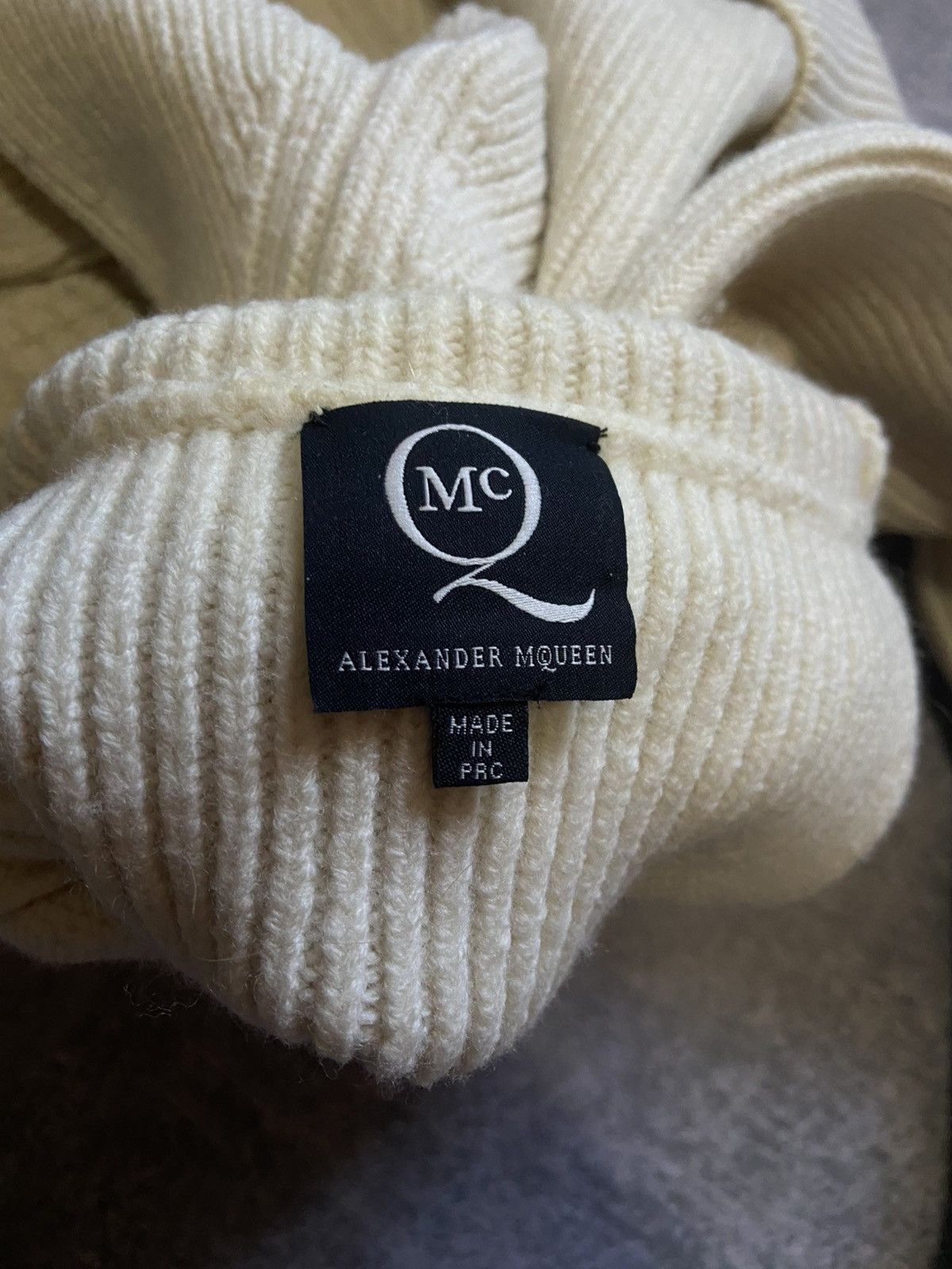 McQ Alexander McQueen Alexander McQueen Cable Knit Neck Sweater Cream Wool Size S Size S / US 4 / IT 40 - 7 Thumbnail