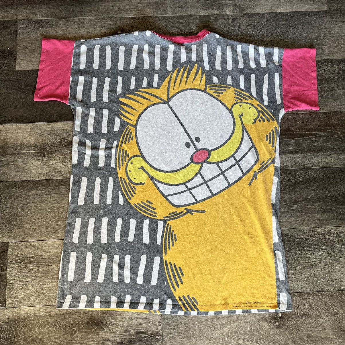 Vintage Vintage 90s Flirts Garfield All Over Print Graphic Logo Tee Size US XL / EU 56 / 4 - 2 Thumbnail